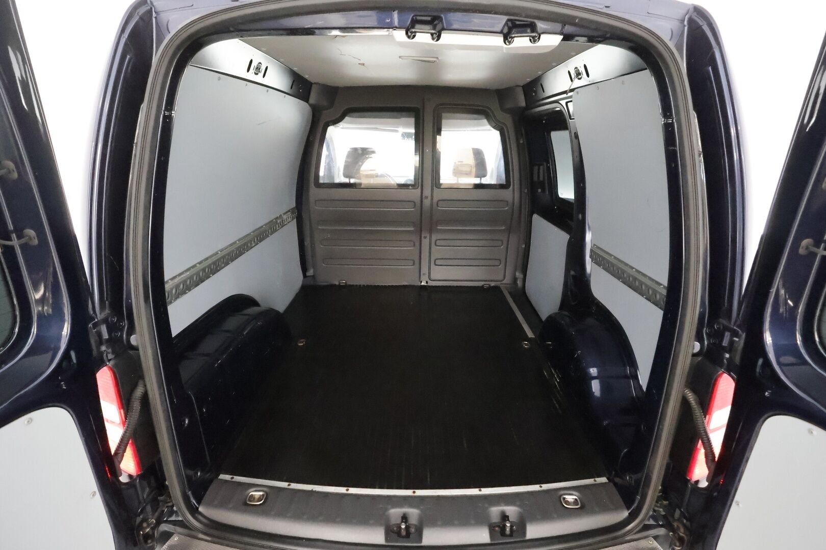 Volkswagen Caddy 2014 umpipakettiauto 1,6 TDI 75kW. BlueMotion Technology * Webasto / Vakionopeudensäädin / Ilmastointi / Metalliväri / Ei-Adblueta* - Suomi-auto / Juuri huollettu / Kahdet renkaat / Alvillinen / Ei Ad-Blue - HULLUT AVAJAISHULINAT KORKOTARJOUS 3,29 %