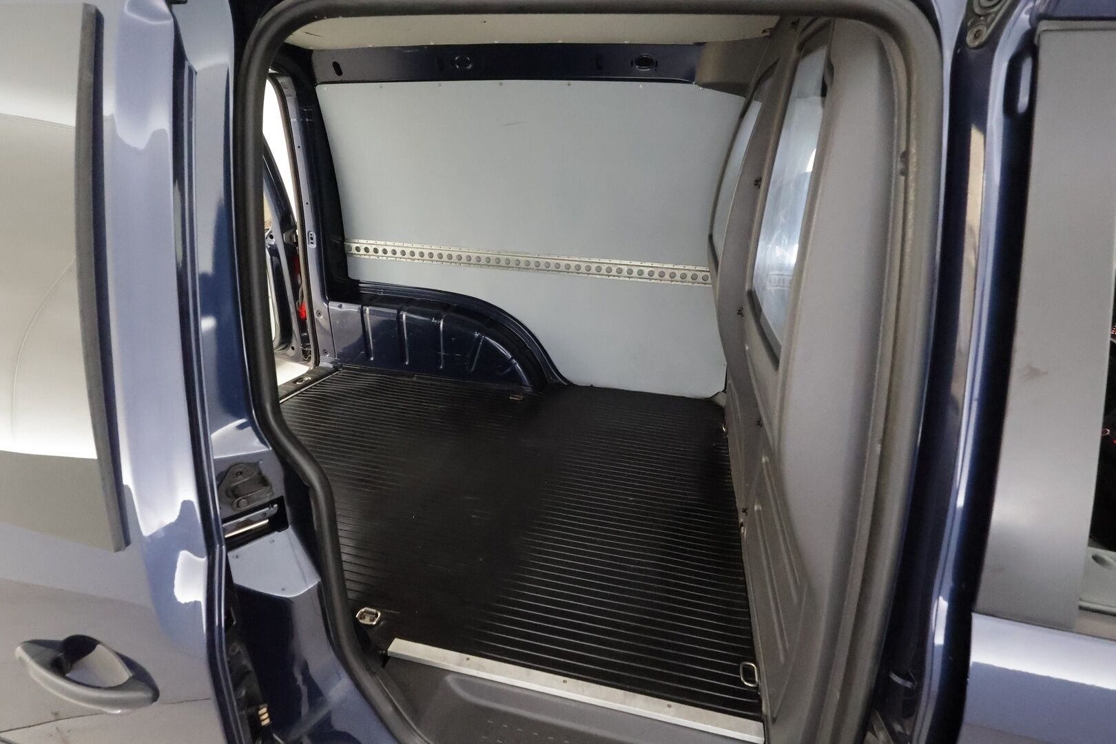 Volkswagen Caddy 2014 umpipakettiauto 1,6 TDI 75kW. BlueMotion Technology * Webasto / Vakionopeudensäädin / Ilmastointi / Metalliväri / Ei-Adblueta* - Suomi-auto / Juuri huollettu / Kahdet renkaat / Alvillinen / Ei Ad-Blue - HULLUT AVAJAISHULINAT KORKOTARJOUS 3,29 %