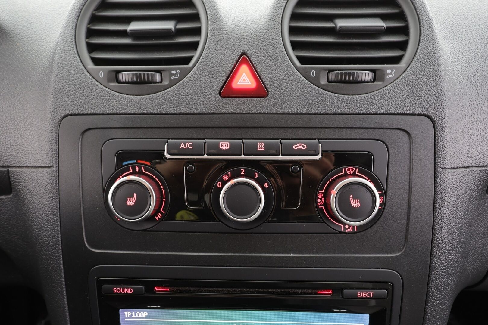 Volkswagen Caddy 2014 umpipakettiauto 1,6 TDI 75kW. BlueMotion Technology * Webasto / Vakionopeudensäädin / Ilmastointi / Metalliväri / Ei-Adblueta* - Suomi-auto / Juuri huollettu / Kahdet renkaat / Alvillinen / Ei Ad-Blue - HULLUT AVAJAISHULINAT KORKOTARJOUS 3,29 %