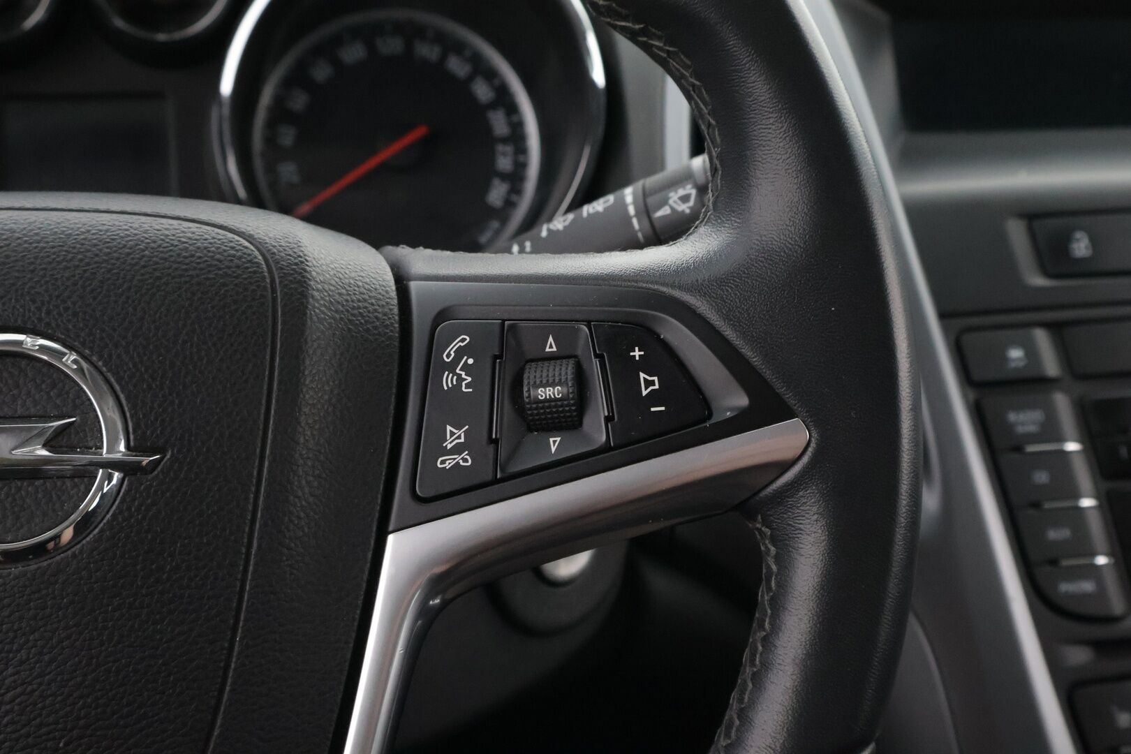 Opel Astra 2014 Sports Tourer Enjoy 1,4 Turbo 103kW AT6 - YritysOutlet - Myydään vain yrityksille - Suomi-auto / Lohko+sisä / Vakionopeudensäädin / Ilmastointi / Kahdet renkaat / Huoltokirja! / Katsastus 01/2027!*