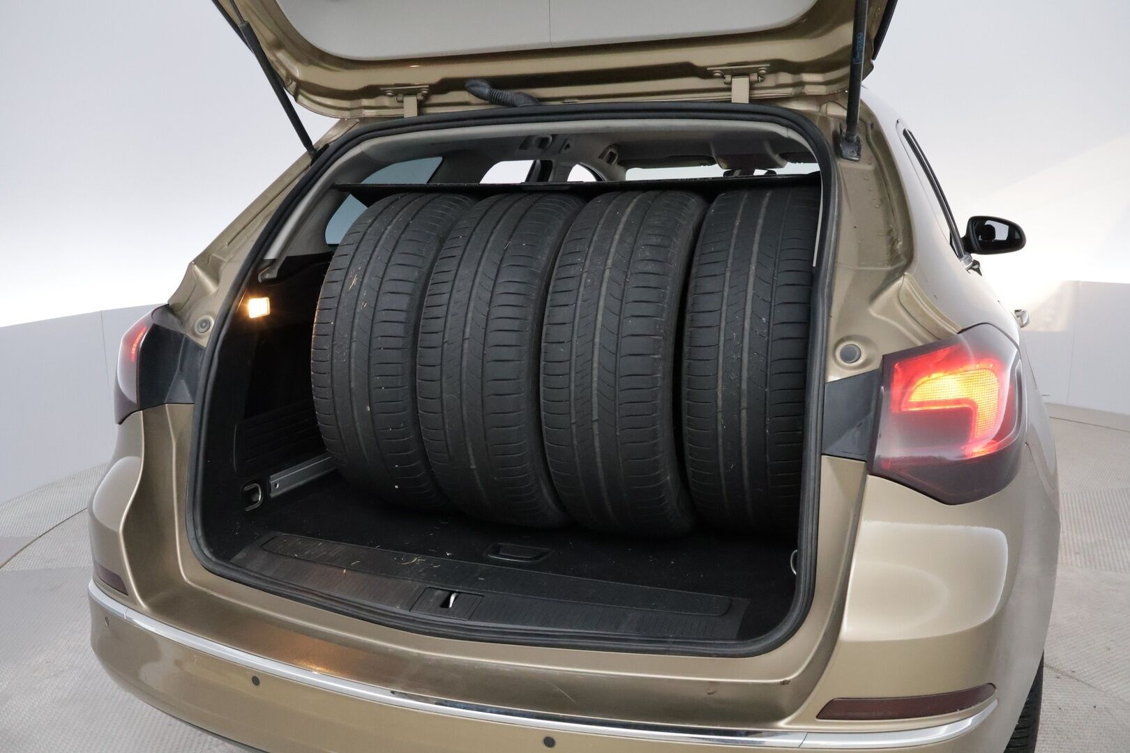 Opel Astra 2014 Sports Tourer Enjoy 1,4 Turbo 103kW AT6 - YritysOutlet - Myydään vain yrityksille - Suomi-auto / Lohko+sisä / Vakionopeudensäädin / Ilmastointi / Kahdet renkaat / Huoltokirja! / Katsastus 01/2027!*