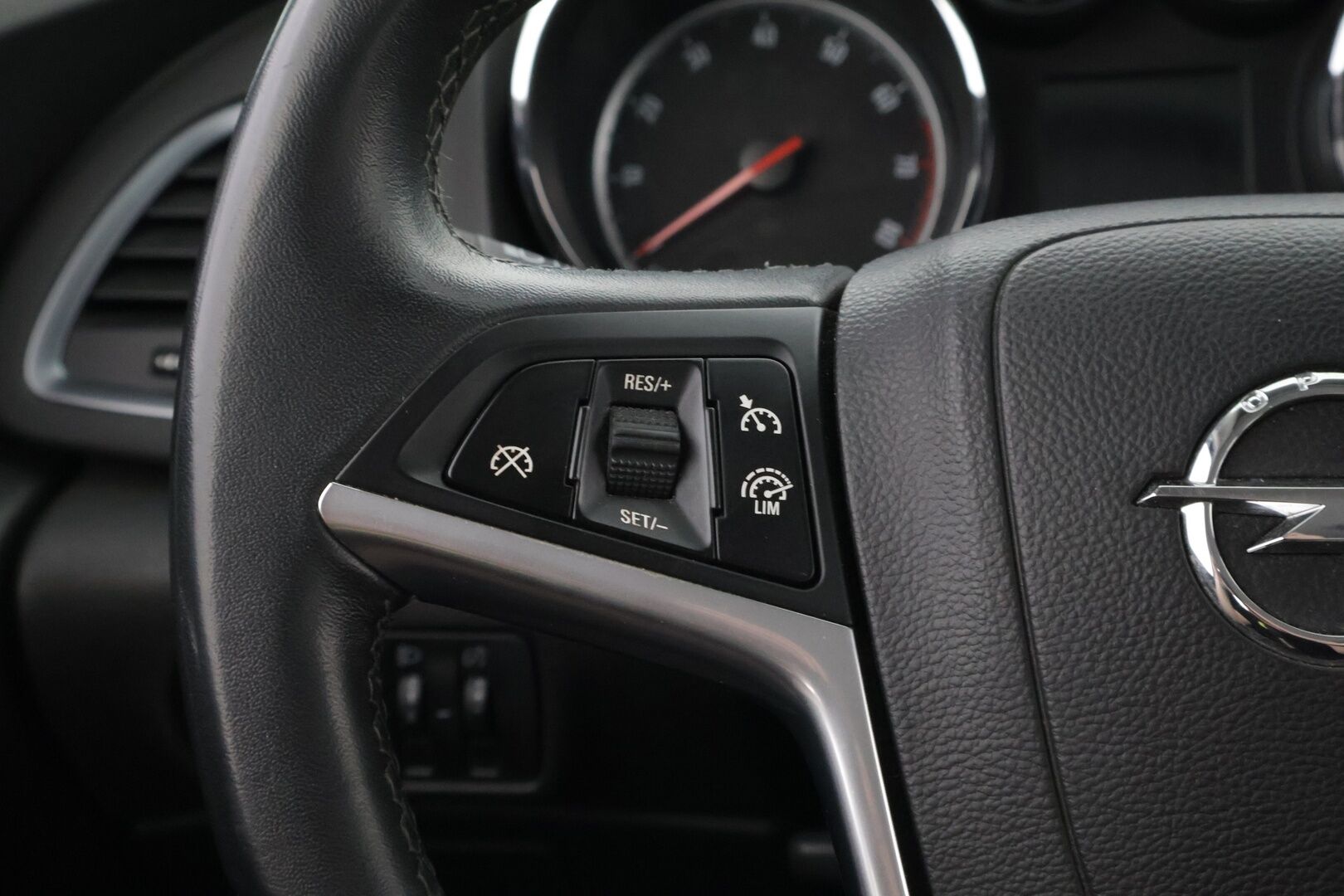 Opel Astra 2014 Sports Tourer Enjoy 1,4 Turbo 103kW AT6 - YritysOutlet - Myydään vain yrityksille - Suomi-auto / Lohko+sisä / Vakionopeudensäädin / Ilmastointi / Kahdet renkaat / Huoltokirja! / Katsastus 01/2027!*