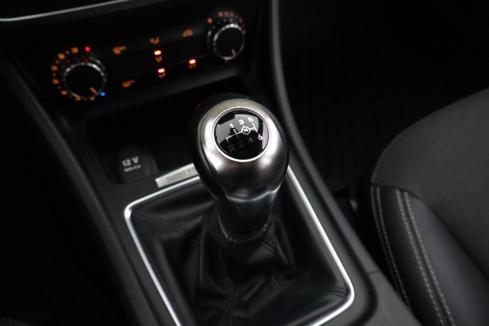 Mercedes-Benz A 2014 180 BE Suomi Edition - Puolinahat / Upea Metalliväri / Bluetooth / Lohkolämmitin