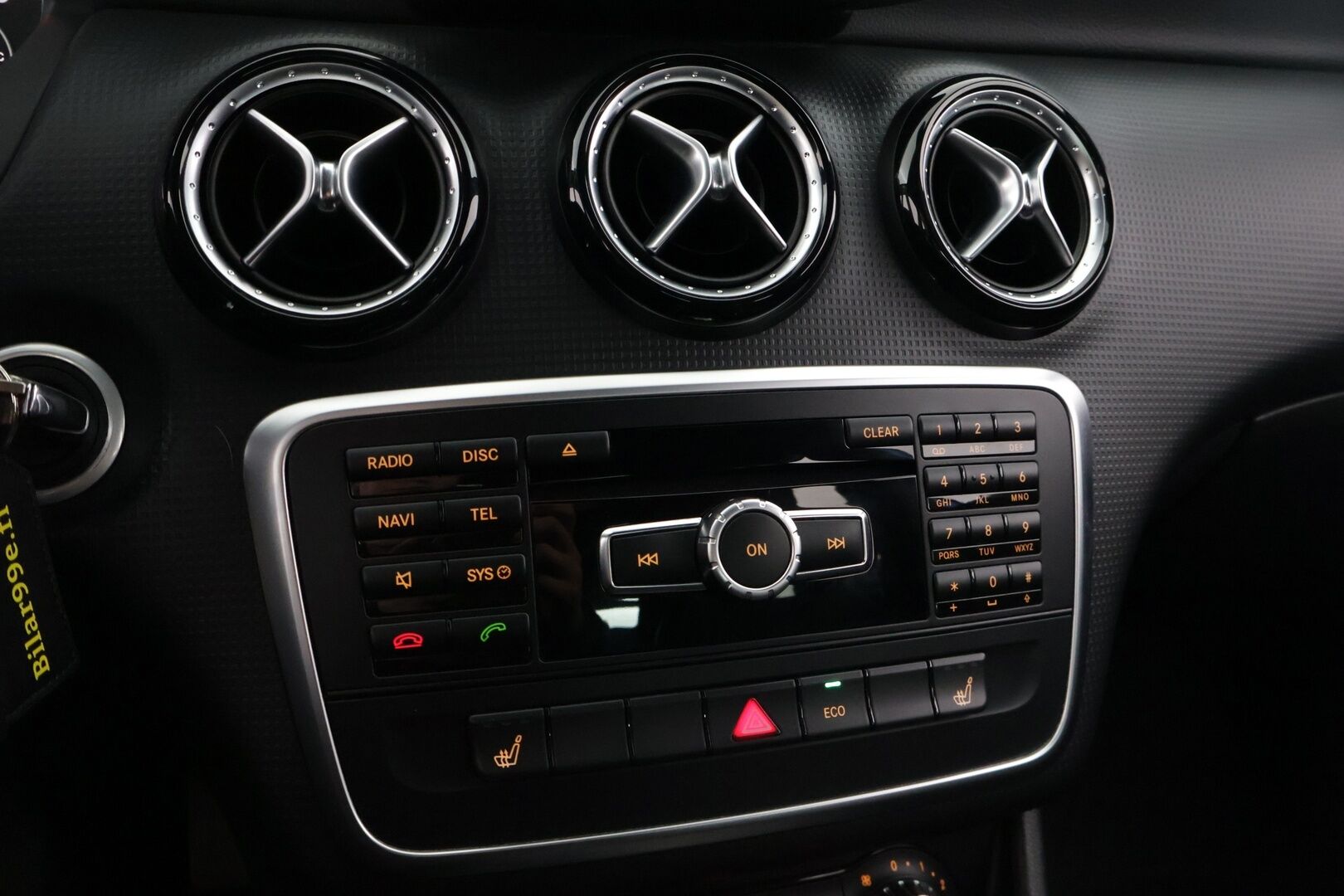 Mercedes-Benz A 2014 180 BE Suomi Edition - Puolinahat / Upea Metalliväri / Bluetooth / Lohkolämmitin