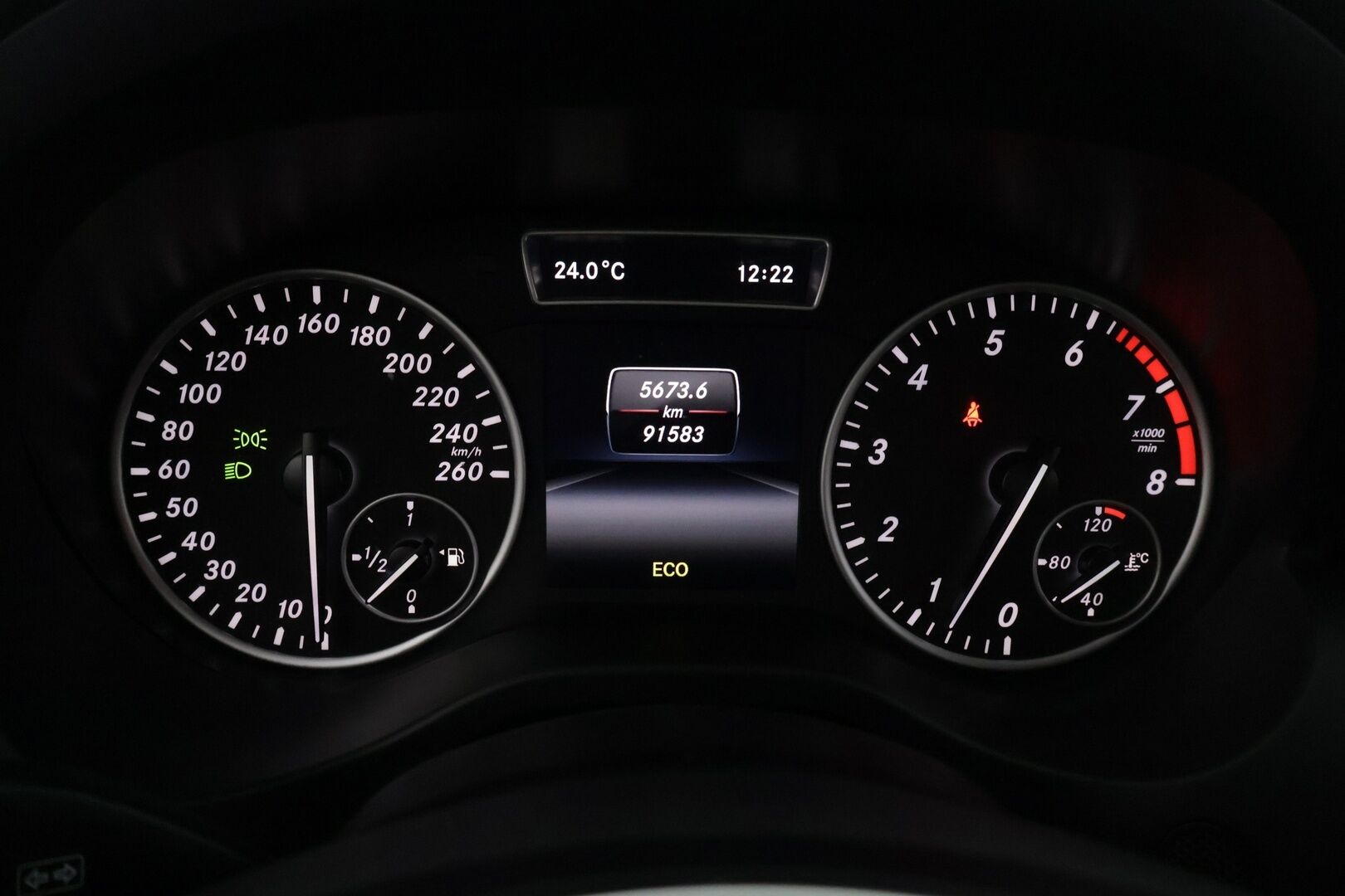 Mercedes-Benz A 2014 180 BE Suomi Edition - Puolinahat / Upea Metalliväri / Bluetooth / Lohkolämmitin