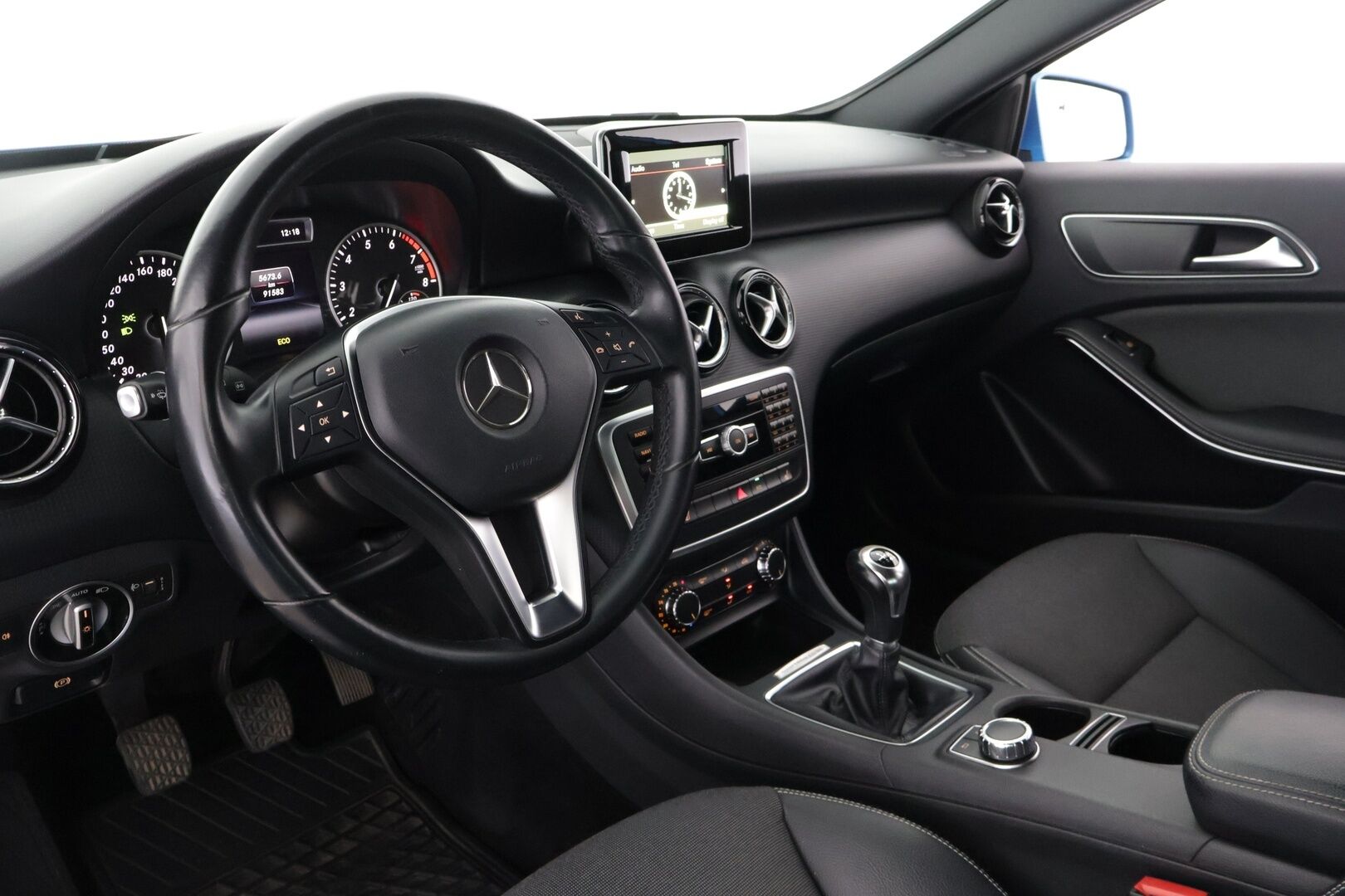 Mercedes-Benz A 2014 180 BE Suomi Edition - Puolinahat / Upea Metalliväri / Bluetooth / Lohkolämmitin