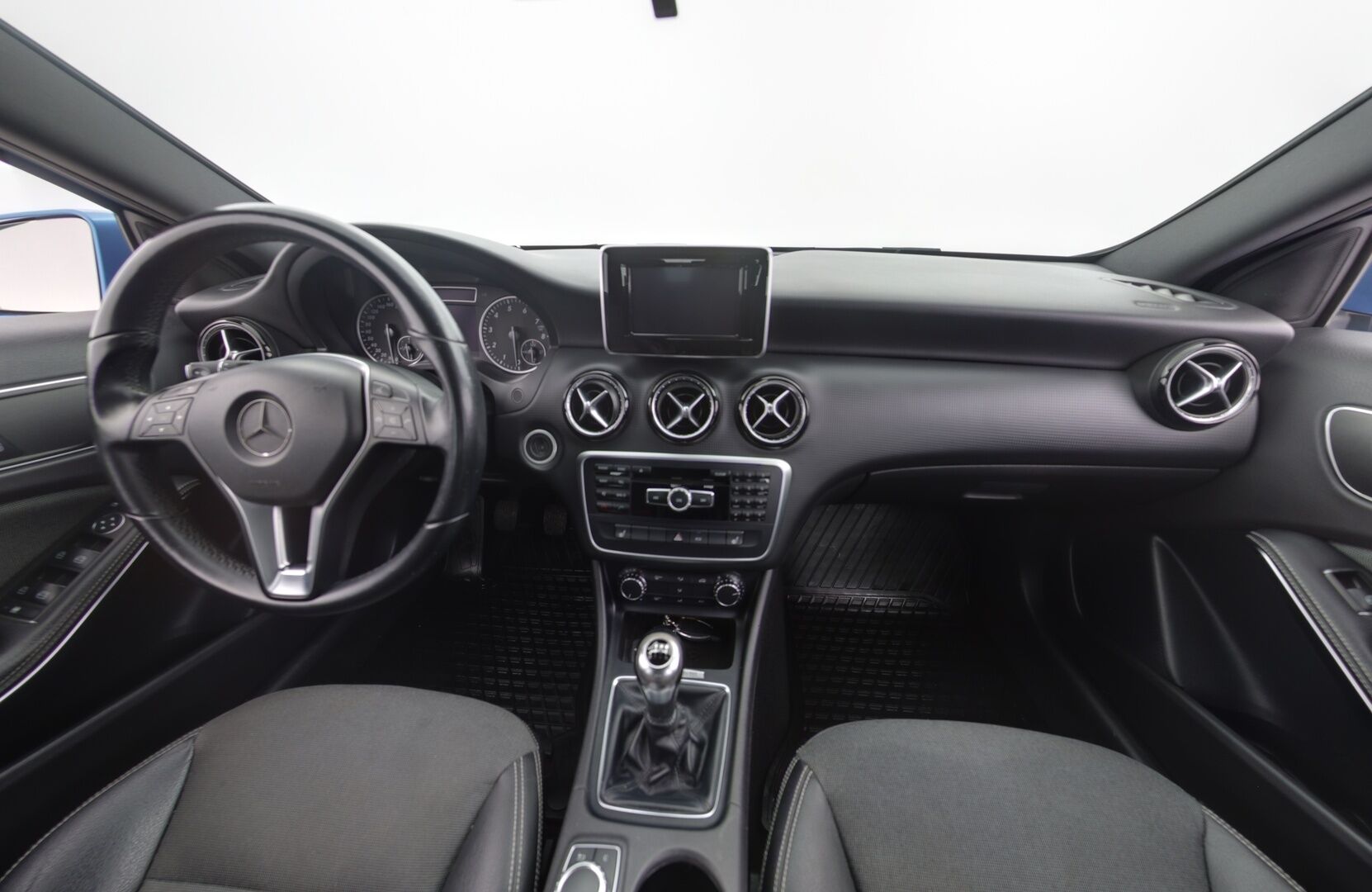 Mercedes-Benz A 2014 180 BE Suomi Edition - Puolinahat / Upea Metalliväri / Bluetooth / Lohkolämmitin