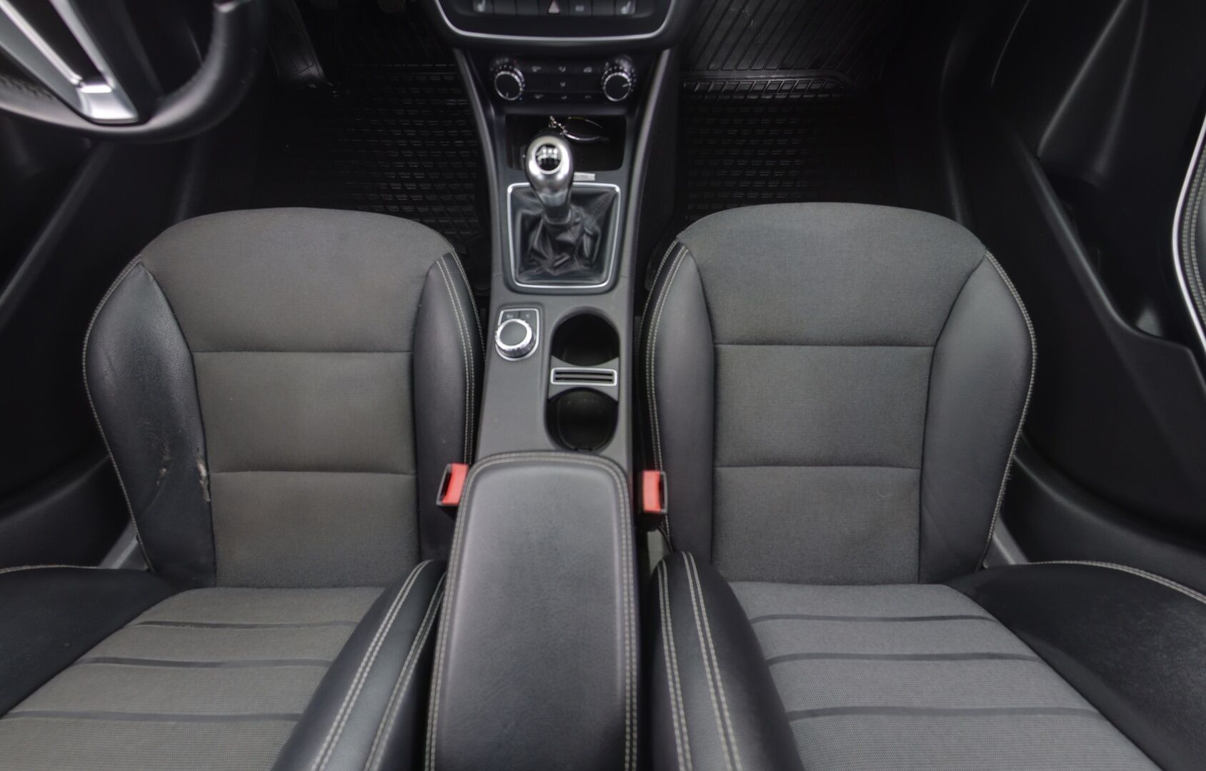 Mercedes-Benz A 2014 180 BE Suomi Edition - Puolinahat / Upea Metalliväri / Bluetooth / Lohkolämmitin