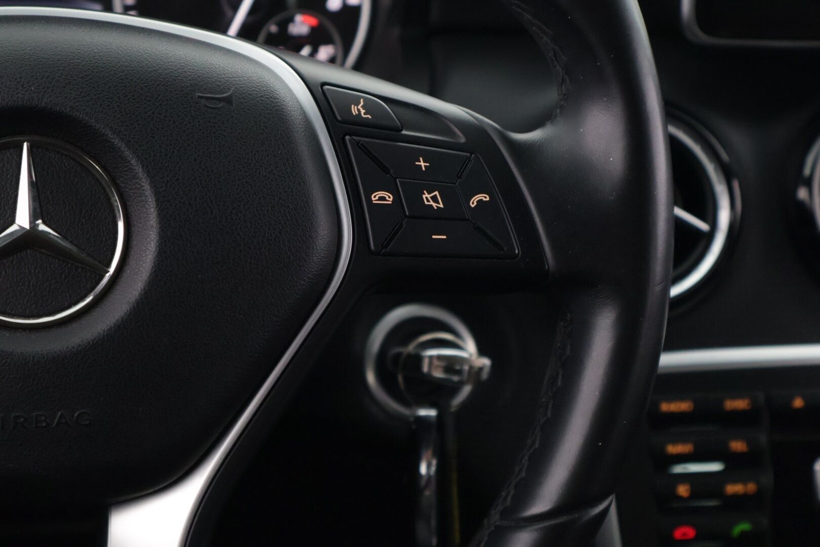Mercedes-Benz A 2014 180 BE Suomi Edition - Puolinahat / Upea Metalliväri / Bluetooth / Lohkolämmitin