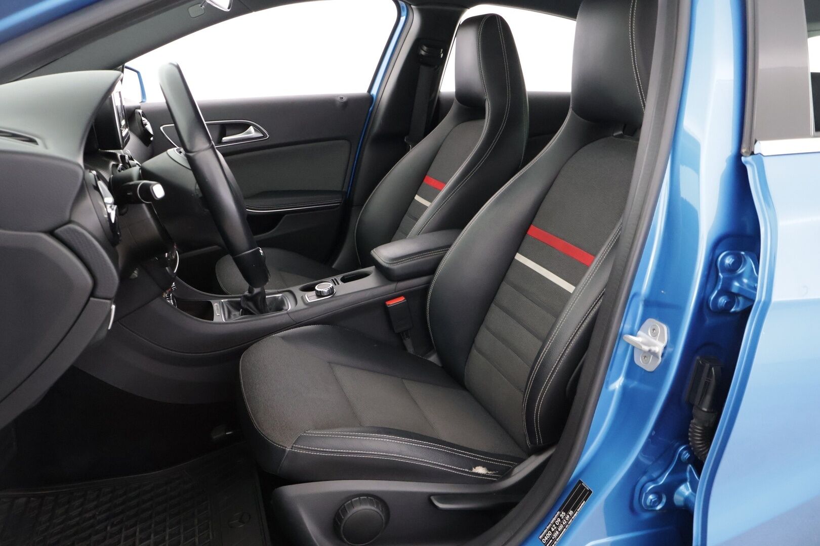 Mercedes-Benz A 2014 180 BE Suomi Edition - Puolinahat / Upea Metalliväri / Bluetooth / Lohkolämmitin