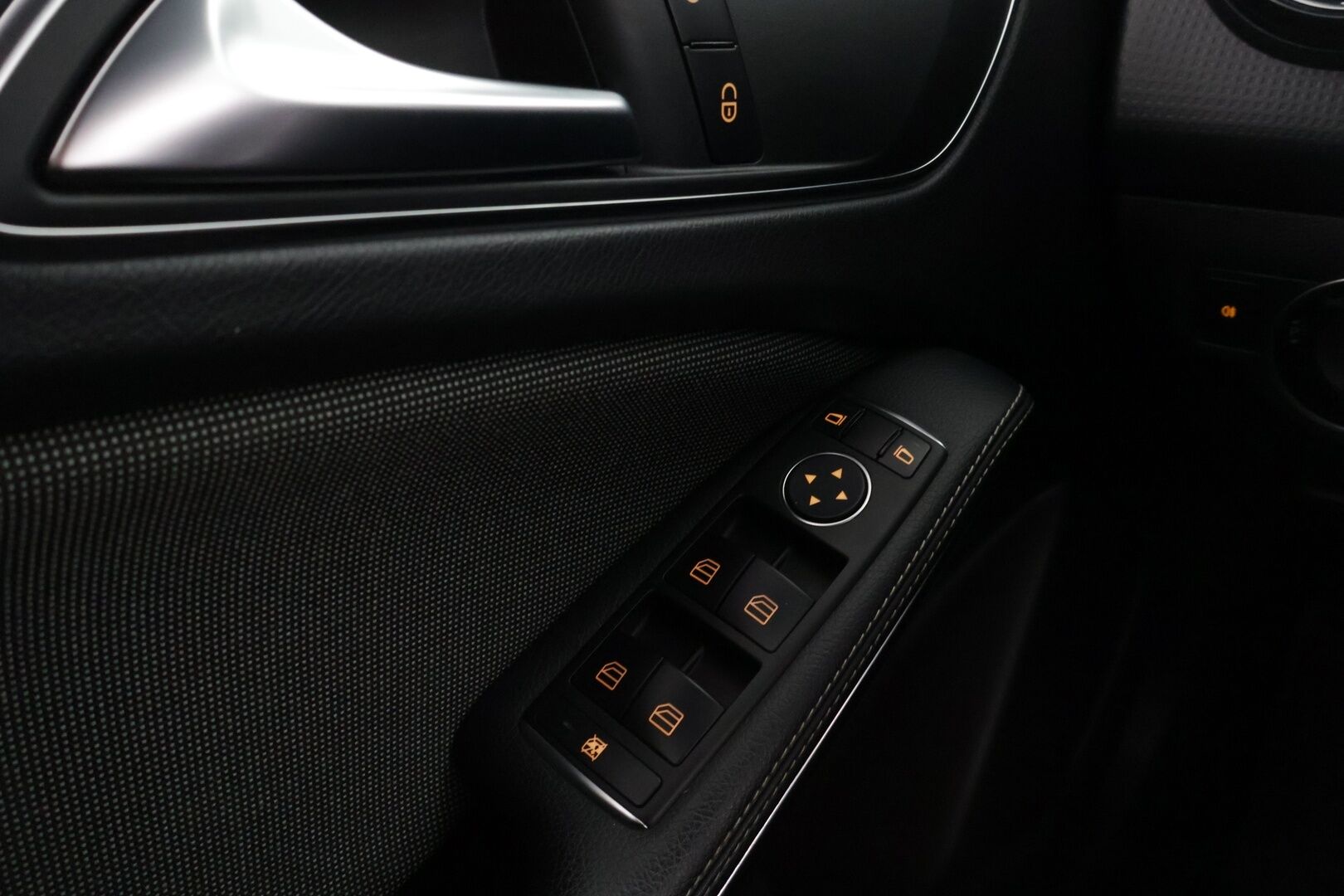 Mercedes-Benz A 2014 180 BE Suomi Edition - Puolinahat / Upea Metalliväri / Bluetooth / Lohkolämmitin