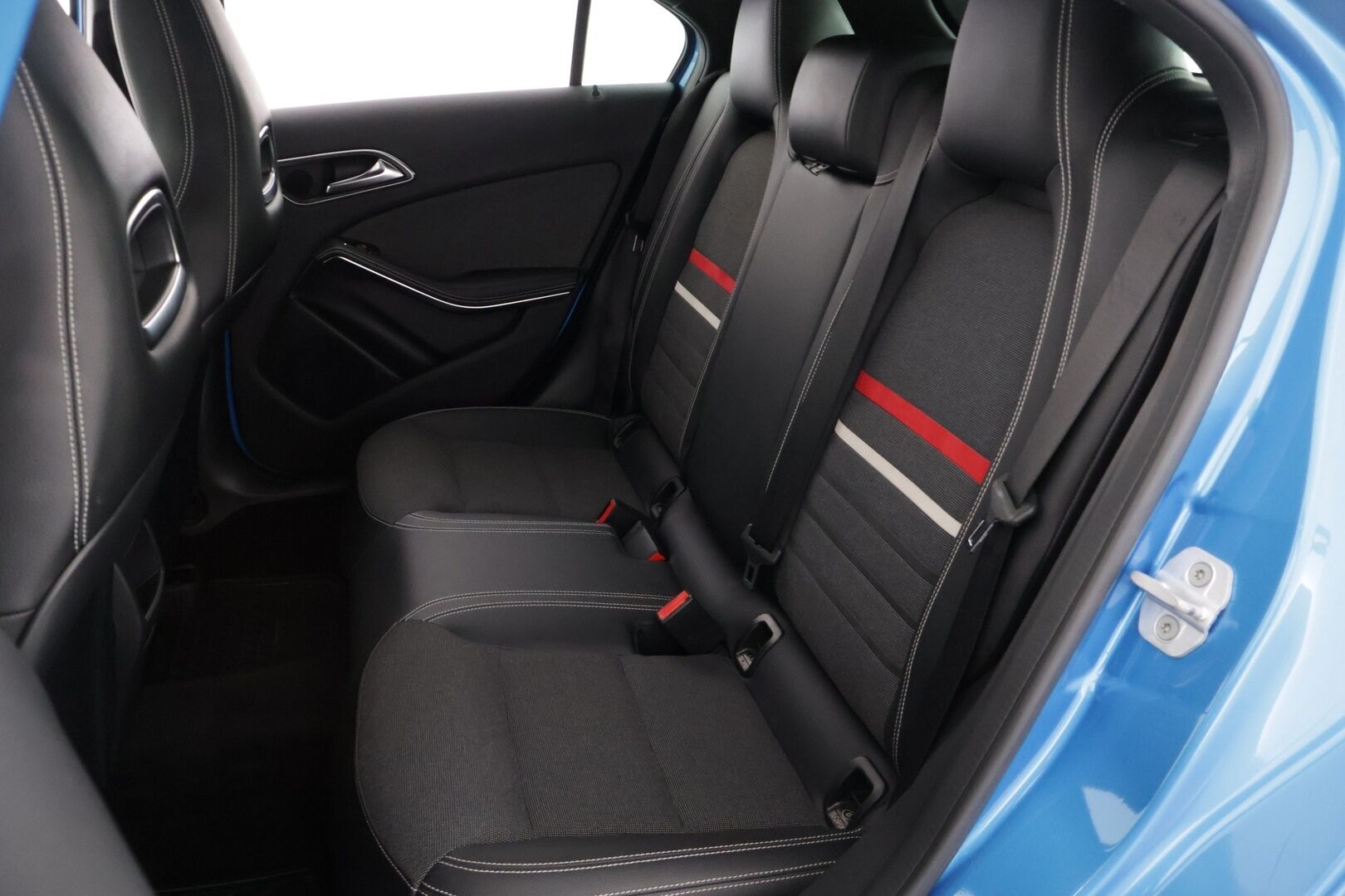 Mercedes-Benz A 2014 180 BE Suomi Edition - Puolinahat / Upea Metalliväri / Bluetooth / Lohkolämmitin