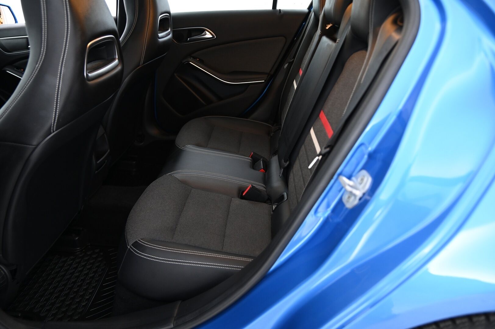 Mercedes-Benz A 2014 180 BE Suomi Edition - Puolinahat / Upea Metalliväri / Bluetooth / Lohkolämmitin
