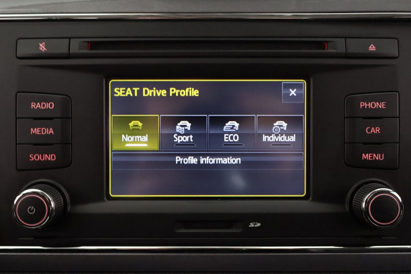 Seat Leon ST 2014 1,8 TSI 180 FR DSG * Suomi-auto / ACC / LED / Webasto / Koukku / Puolinahat * - Kahdet renkaat aluvanteilla - HULLU BLACKWEEK KORKOTARJOUS 2,49%