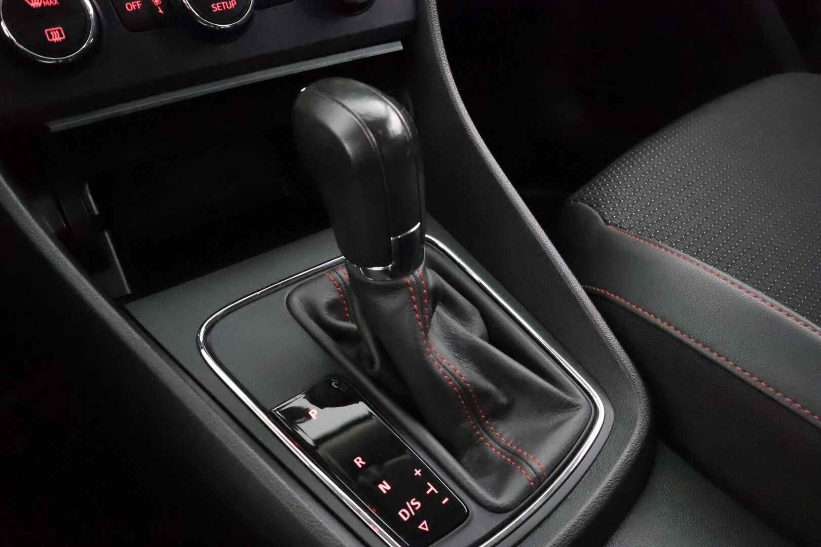 Seat Leon ST 2014 1,8 TSI 180 FR DSG * Suomi-auto / ACC / LED / Webasto / Koukku / Puolinahat * - Kahdet renkaat aluvanteilla - HULLU BLACKWEEK KORKOTARJOUS 2,49%