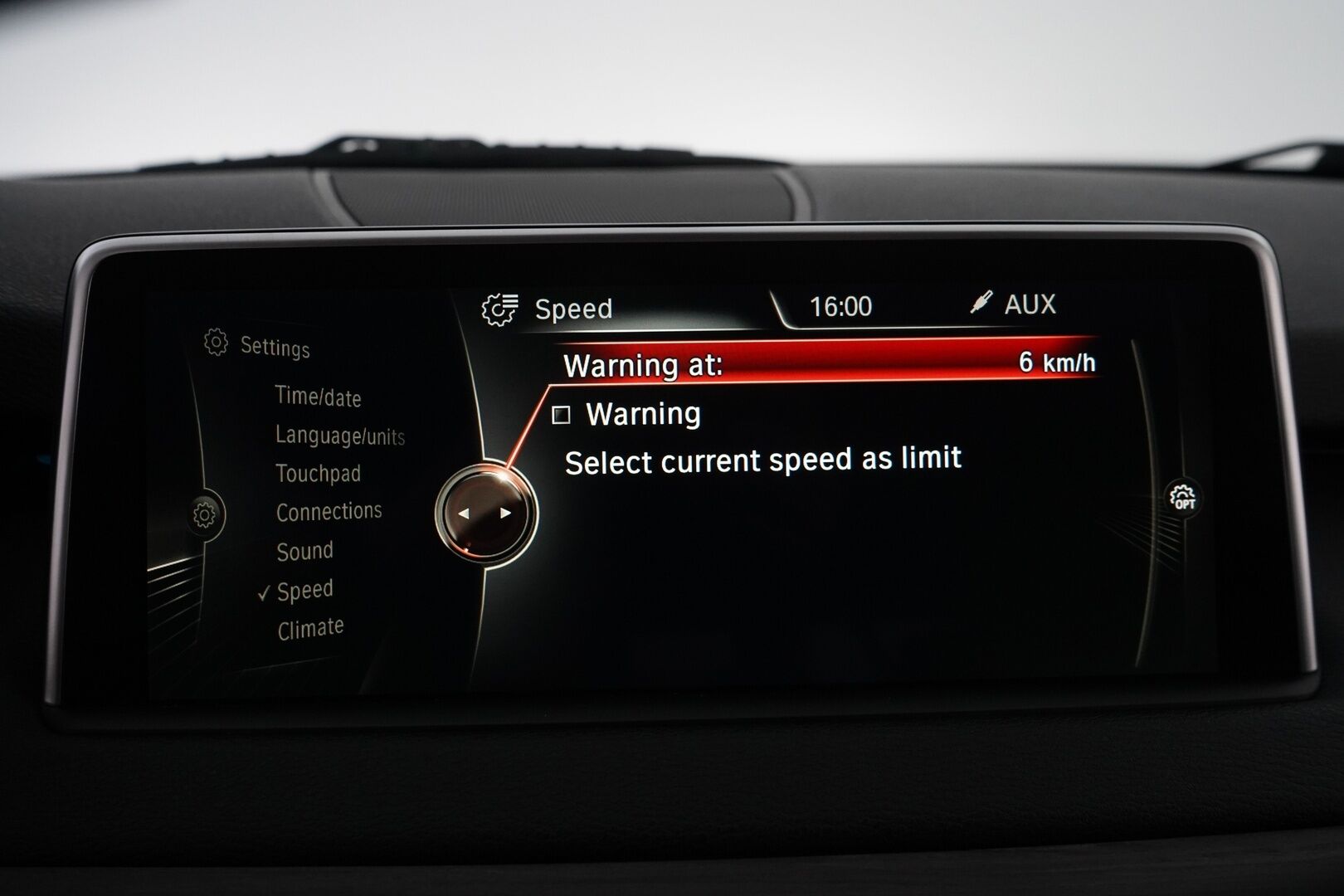 BMW X5 2014 F15 xDrive30d TwinPower Turbo A * HUD / Webasto / H&K / Takanäytöt / Comfort-istuimet / Vetokoukku / Kamera / Comfort Access * - Suomi-auto / Erikoisväri / Huollettu 04/2025 / Katsastettu 07/2025 / Kahdet BMW:n Vanteet