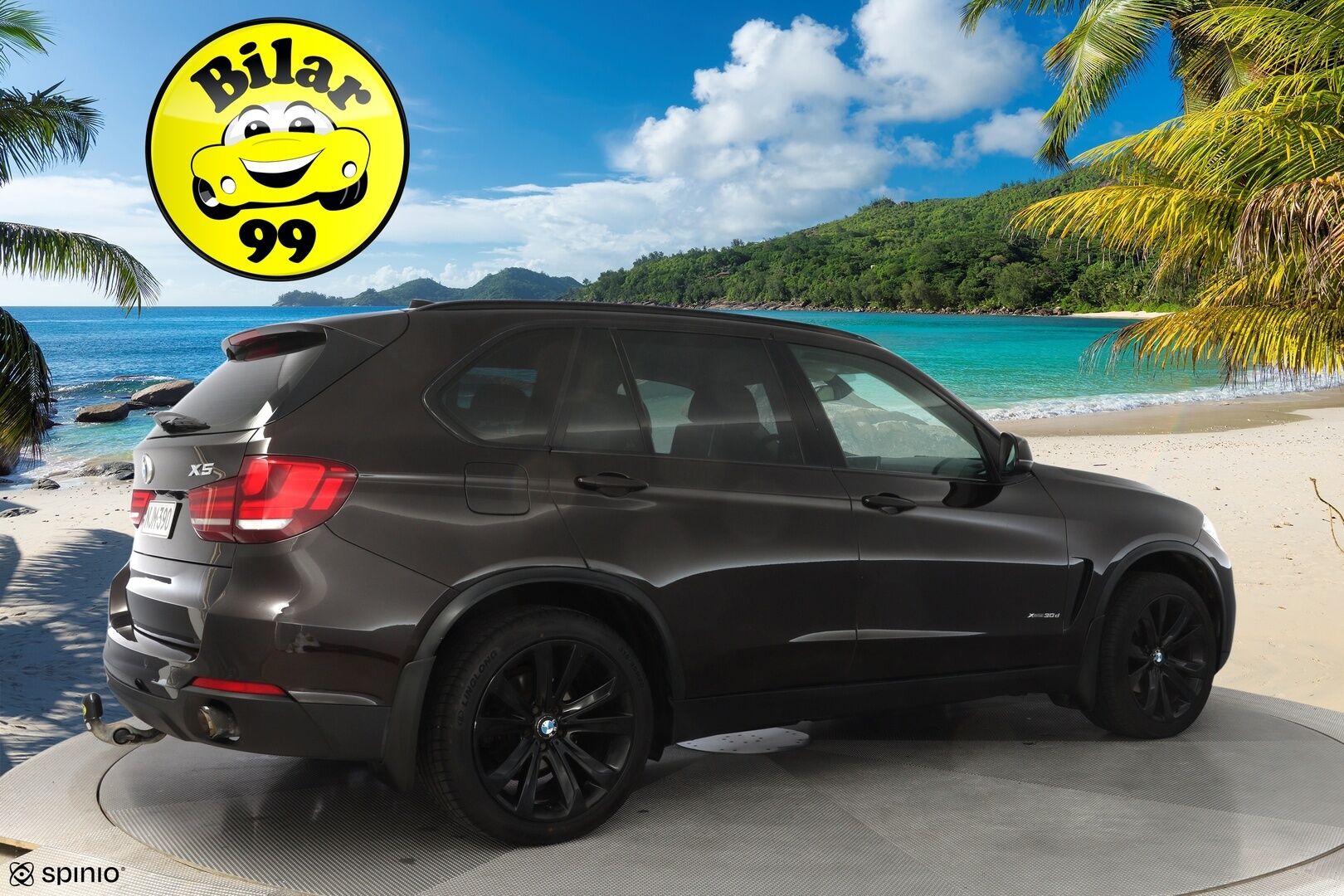 BMW X5 2014 F15 xDrive30d TwinPower Turbo A * HUD / Webasto / H&K / Takanäytöt / Comfort-istuimet / Vetokoukku / Kamera / Comfort Access * - Suomi-auto / Erikoisväri / Huollettu 04/2025 / Katsastettu 07/2025 / Kahdet BMW:n Vanteet