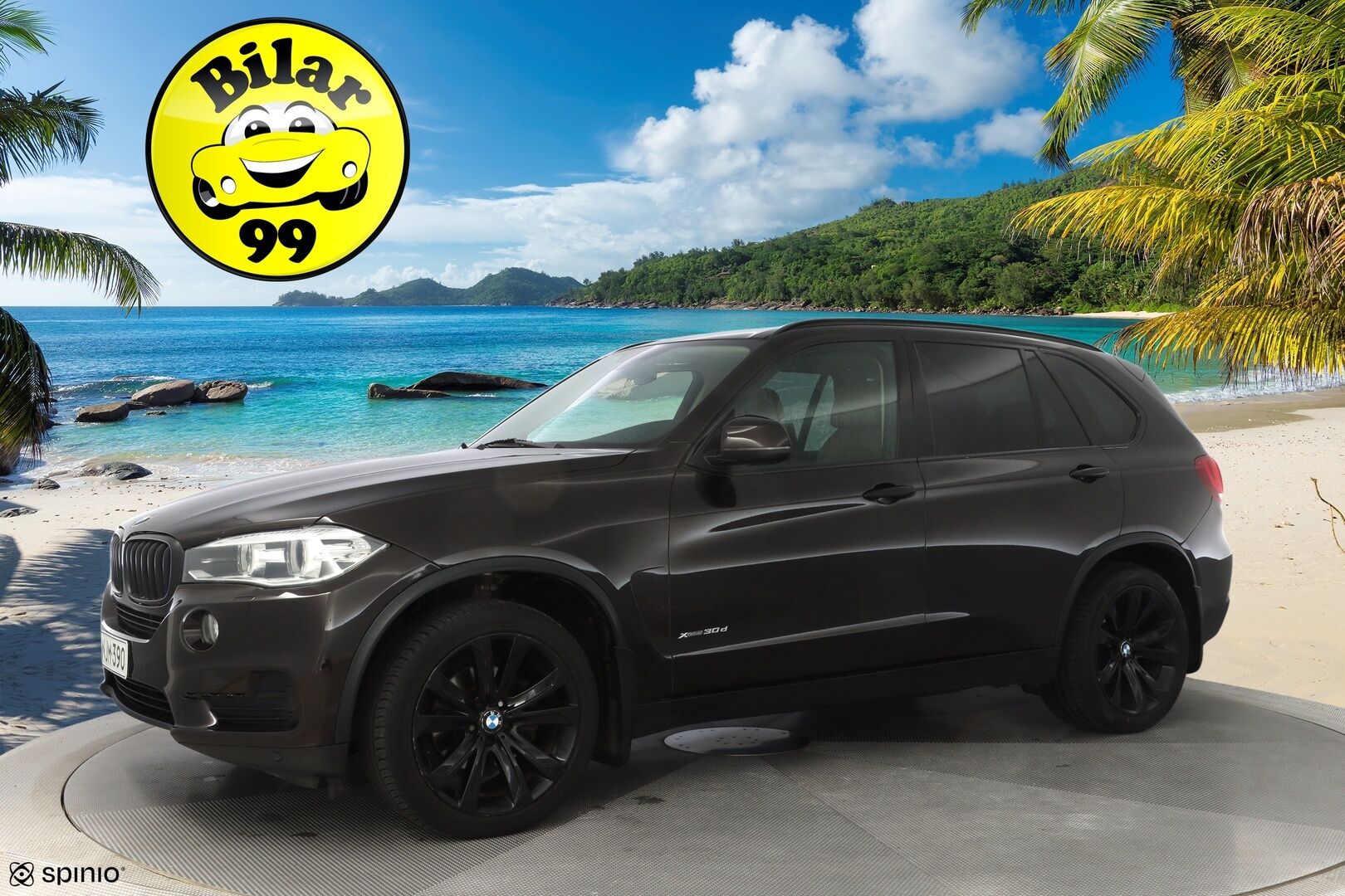 BMW X5 2014 F15 xDrive30d TwinPower Turbo A * HUD / Webasto / H&K / Takanäytöt / Comfort-istuimet / Vetokoukku / Kamera / Comfort Access * - Suomi-auto / Erikoisväri / Huollettu 04/2025 / Katsastettu 07/2025 / Kahdet BMW:n Vanteet