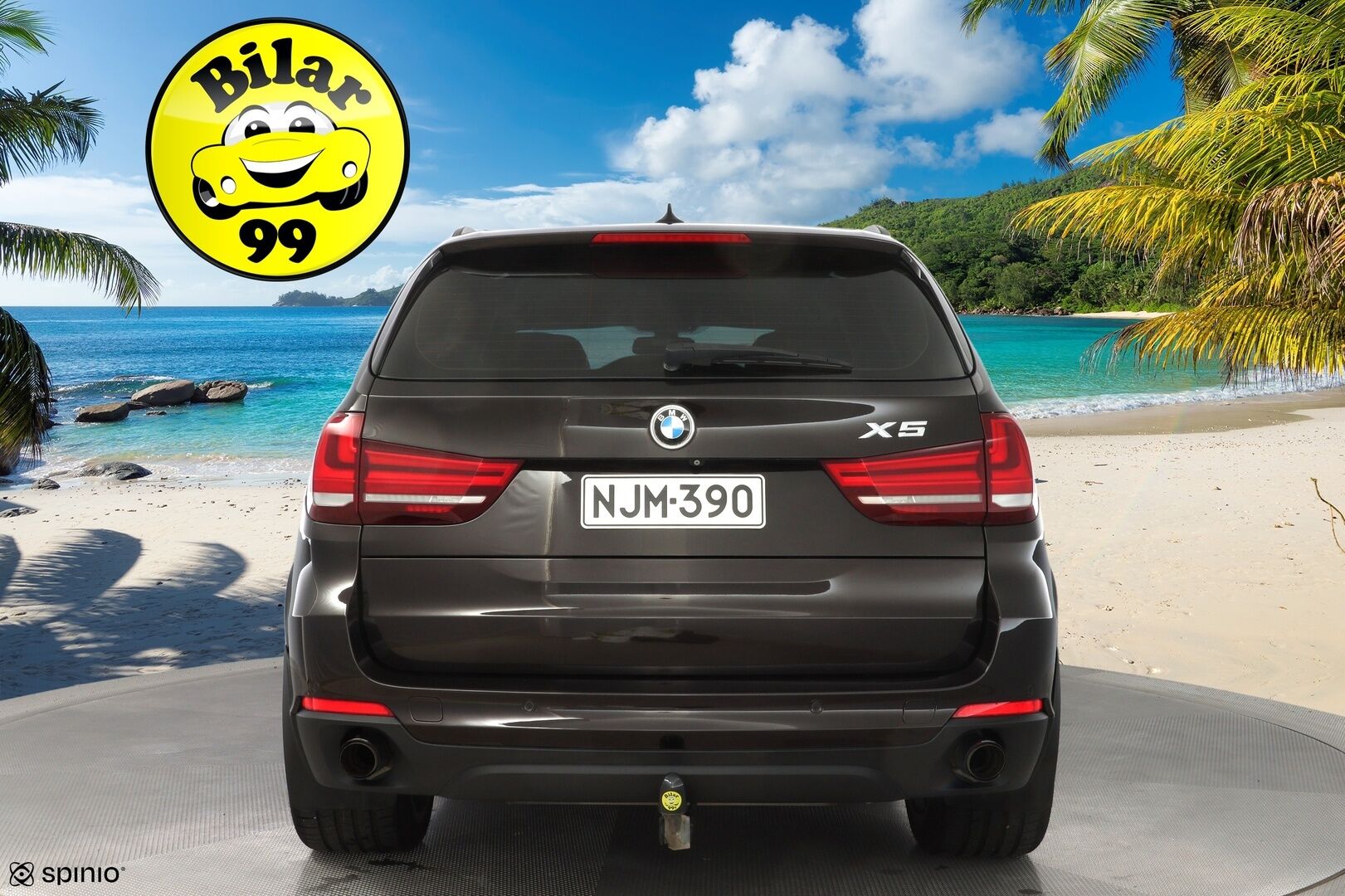 BMW X5 2014 F15 xDrive30d TwinPower Turbo A * HUD / Webasto / H&K / Takanäytöt / Comfort-istuimet / Vetokoukku / Kamera / Comfort Access * - Suomi-auto / Erikoisväri / Huollettu 04/2025 / Katsastettu 07/2025 / Kahdet BMW:n Vanteet