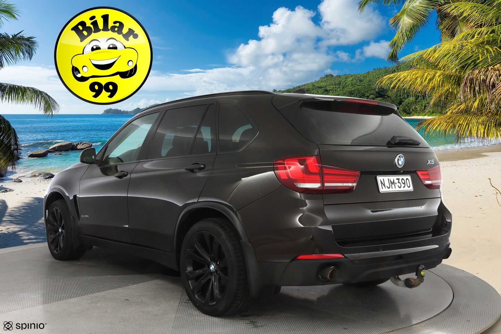 BMW X5 2014 F15 xDrive30d TwinPower Turbo A * HUD / Webasto / H&K / Takanäytöt / Comfort-istuimet / Vetokoukku / Kamera / Comfort Access * - Suomi-auto / Erikoisväri / Huollettu 04/2025 / Katsastettu 07/2025 / Kahdet BMW:n Vanteet
