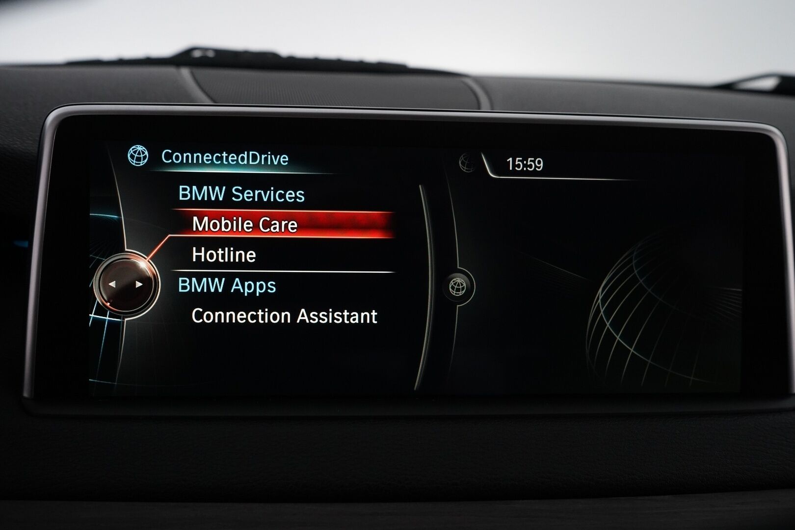 BMW X5 2014 F15 xDrive30d TwinPower Turbo A * HUD / Webasto / H&K / Takanäytöt / Comfort-istuimet / Vetokoukku / Kamera / Comfort Access * - Suomi-auto / Erikoisväri / Huollettu 04/2025 / Katsastettu 07/2025 / Kahdet BMW:n Vanteet