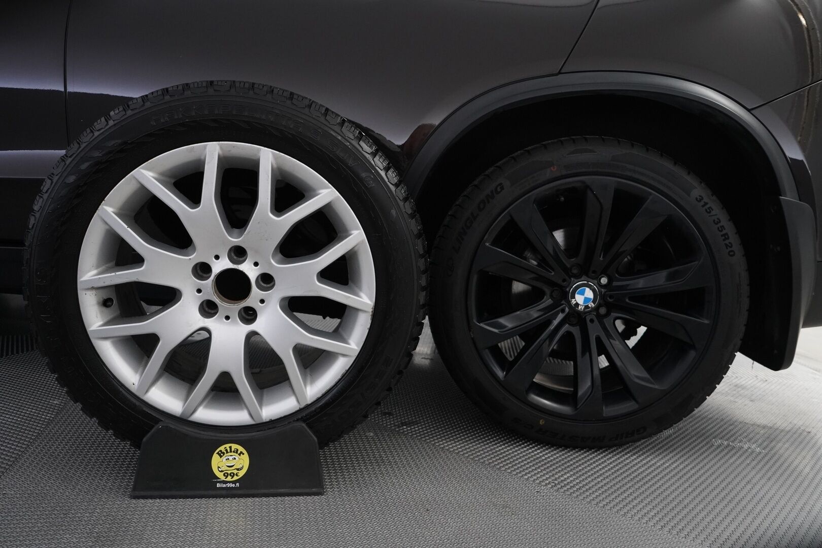 BMW X5 2014 F15 xDrive30d TwinPower Turbo A * HUD / Webasto / H&K / Takanäytöt / Comfort-istuimet / Vetokoukku / Kamera / Comfort Access * - Suomi-auto / Erikoisväri / Huollettu 04/2025 / Katsastettu 07/2025 / Kahdet BMW:n Vanteet