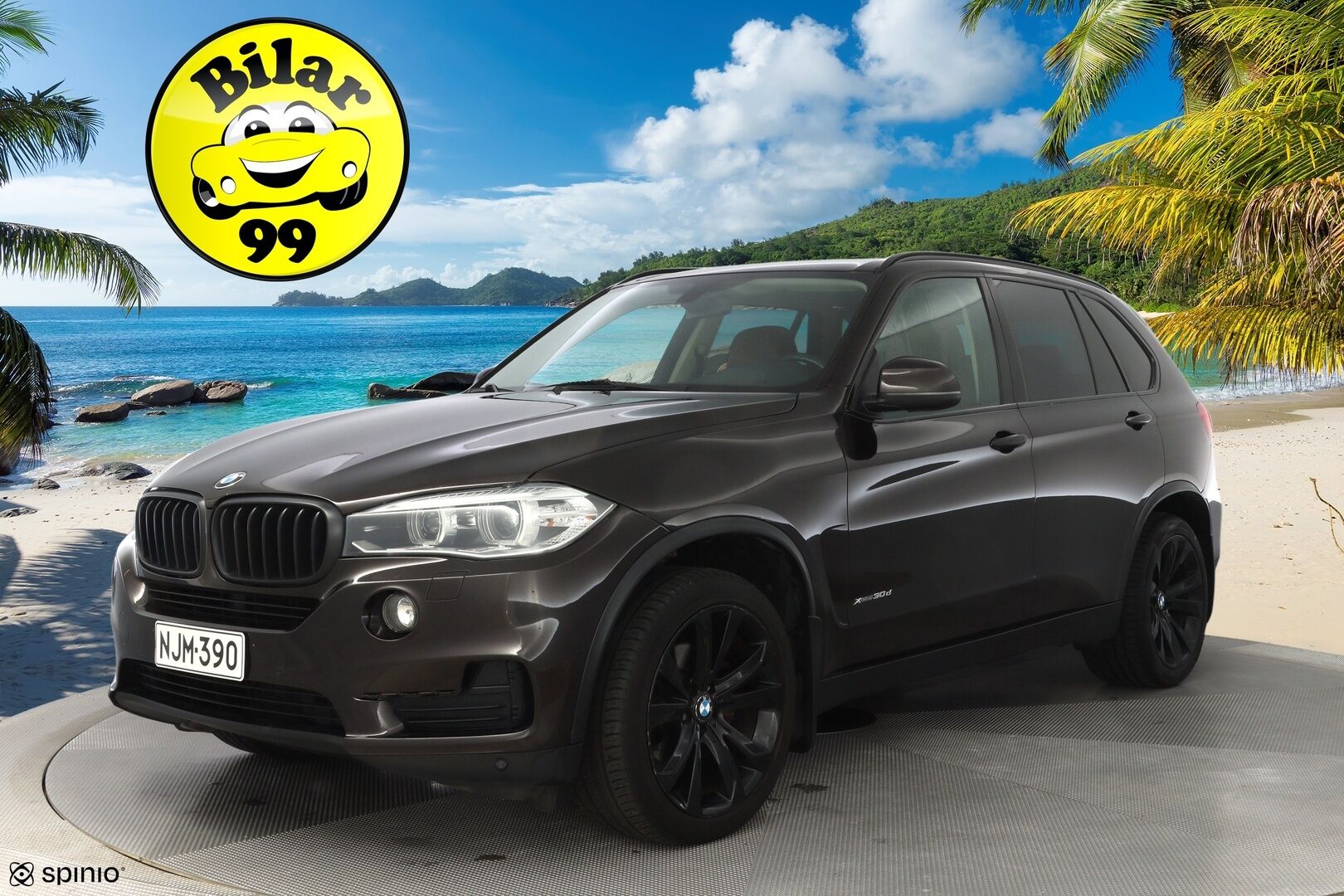 BMW X5 2014 F15 xDrive30d TwinPower Turbo A * HUD / Webasto / H&K / Takanäytöt / Comfort-istuimet / Vetokoukku / Kamera / Comfort Access * - Suomi-auto / Erikoisväri / Huollettu 04/2025 / Katsastettu 07/2025 / Kahdet BMW:n Vanteet
