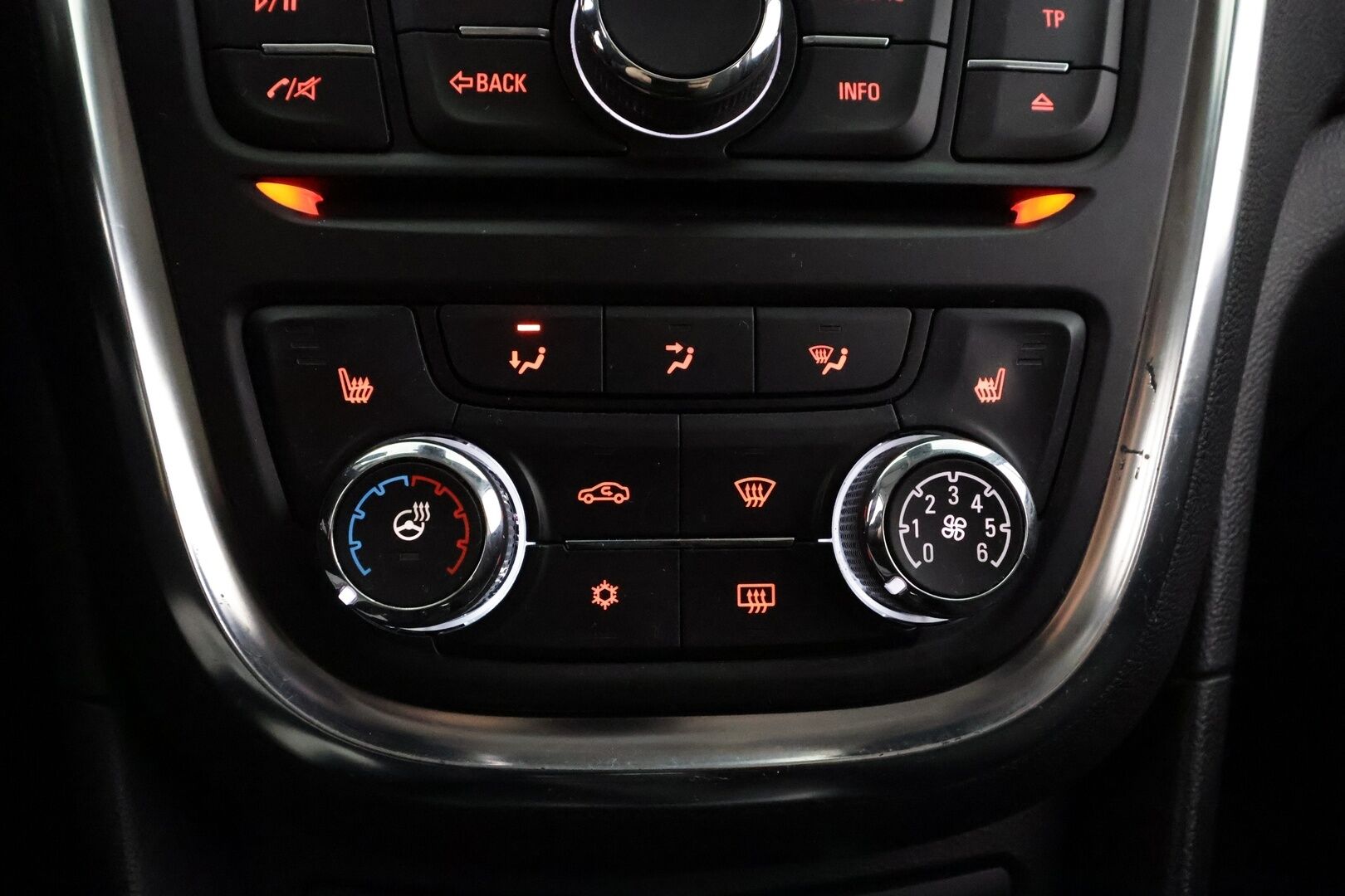 Opel Mokka 2015 5-ov Drive 1,4 Turbo Start/Stop 103kW MT6 - | Koukku | P.tutkat | Bluetooth | Vakkari | Lämm. ratti | Penkinlämmittimet | Ilmastointi | 2x renkaat aluin | Huoltokirja | 