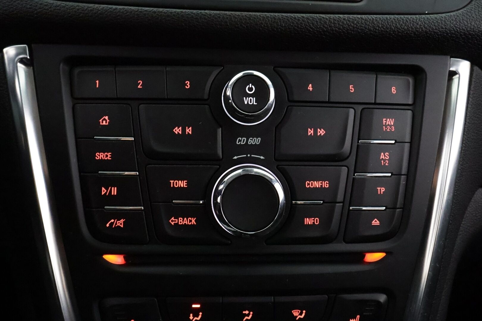 Opel Mokka 2015 5-ov Drive 1,4 Turbo Start/Stop 103kW MT6 - | Koukku | P.tutkat | Bluetooth | Vakkari | Lämm. ratti | Penkinlämmittimet | Ilmastointi | 2x renkaat aluin | Huoltokirja | 