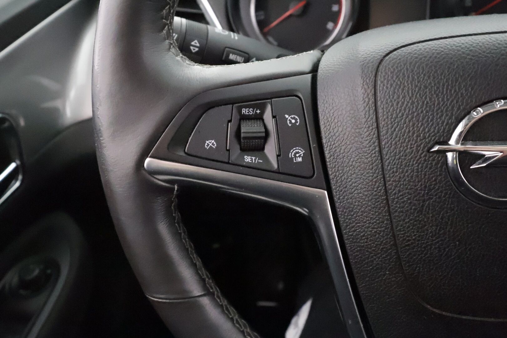 Opel Mokka 2015 5-ov Drive 1,4 Turbo Start/Stop 103kW MT6 - | Koukku | P.tutkat | Bluetooth | Vakkari | Lämm. ratti | Penkinlämmittimet | Ilmastointi | 2x renkaat aluin | Huoltokirja | 