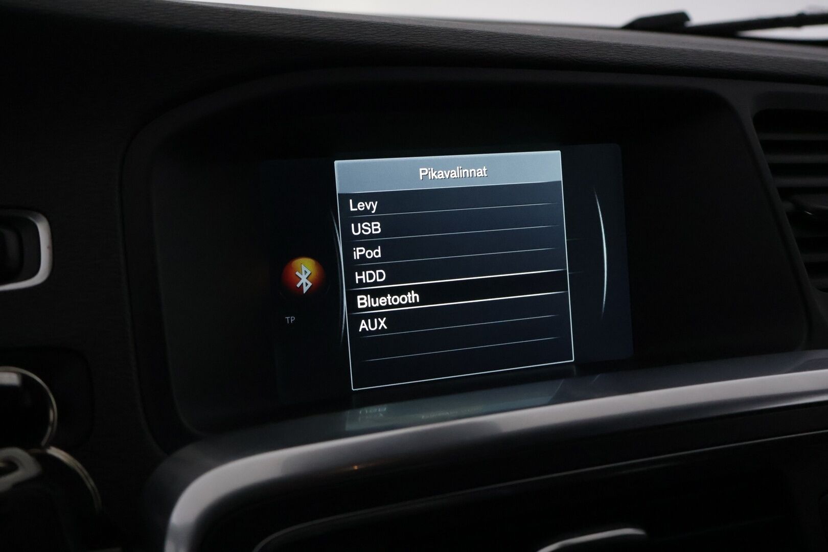 Volvo V60 2015 D4 Ocean Race Business aut. *Pa-lämmitin / Navi / Koukku / Vakkari / Digimittari / Nahkasisusta / Xenon* - Erittäin hyvin huollettu Ocean Race Suomiauto kaksilla hyväkuntoisilla renkailla!