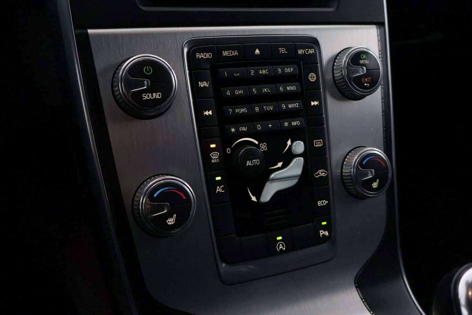 Volvo V60 2015 D4 Ocean Race Business aut. *Pa-lämmitin / Navi / Koukku / Vakkari / Digimittari / Nahkasisusta / Xenon* - Erittäin hyvin huollettu Ocean Race Suomiauto kaksilla hyväkuntoisilla renkailla!