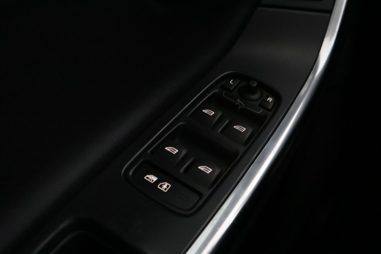 Volvo V60 2015 D4 Ocean Race Business aut. *Pa-lämmitin / Navi / Koukku / Vakkari / Digimittari / Nahkasisusta / Xenon* - Erittäin hyvin huollettu Ocean Race Suomiauto kaksilla hyväkuntoisilla renkailla!