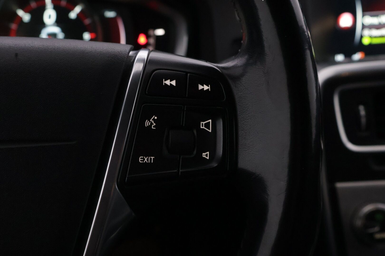 Volvo V60 2015 D4 Ocean Race Business aut. *Pa-lämmitin / Navi / Koukku / Vakkari / Digimittari / Nahkasisusta / Xenon* - Erittäin hyvin huollettu Ocean Race Suomiauto kaksilla hyväkuntoisilla renkailla!