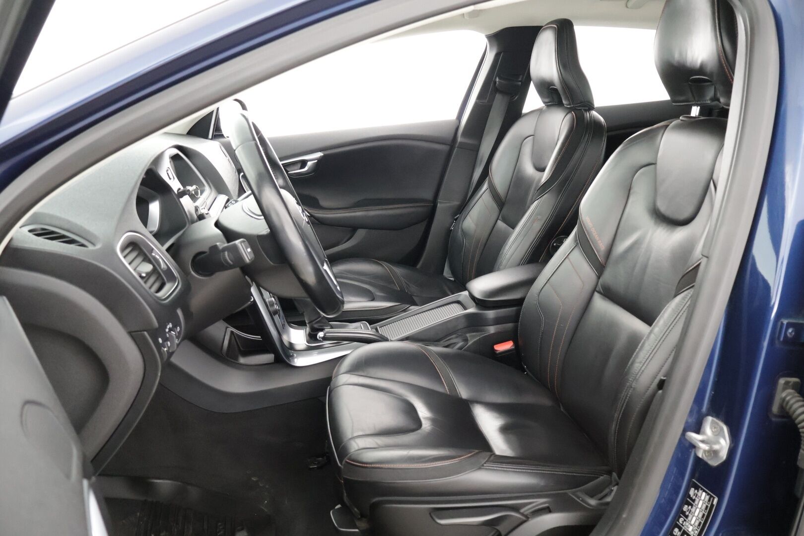 Volvo V40 2014 D2 Ocean Race aut * Suomi-auto / Koukku / 2x Alumiinivanteet, Lähes uudet Nokian nastat! - Suomi-auto / Koukku / 2x Alumiinivanteet, Lähes uudet Nokian nastat! 