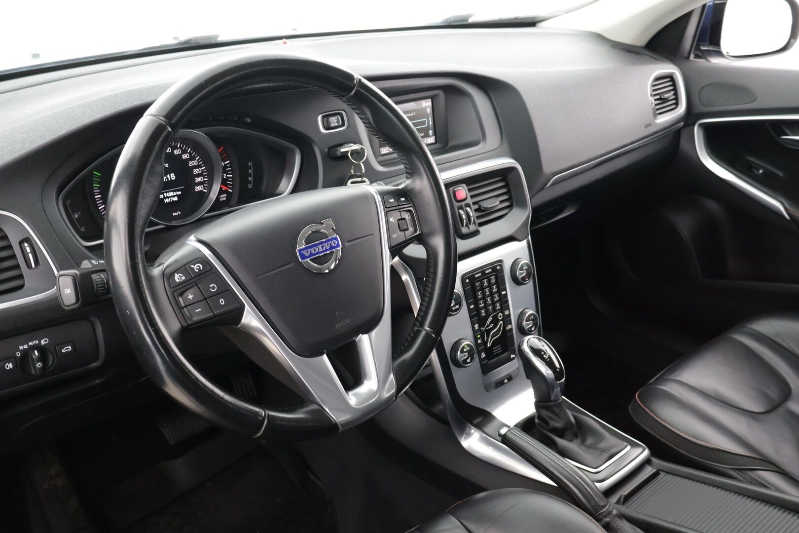 Volvo V40 2014 D2 Ocean Race aut * Suomi-auto / Koukku / 2x Alumiinivanteet, Lähes uudet Nokian nastat! - Suomi-auto / Koukku / 2x Alumiinivanteet, Lähes uudet Nokian nastat! 