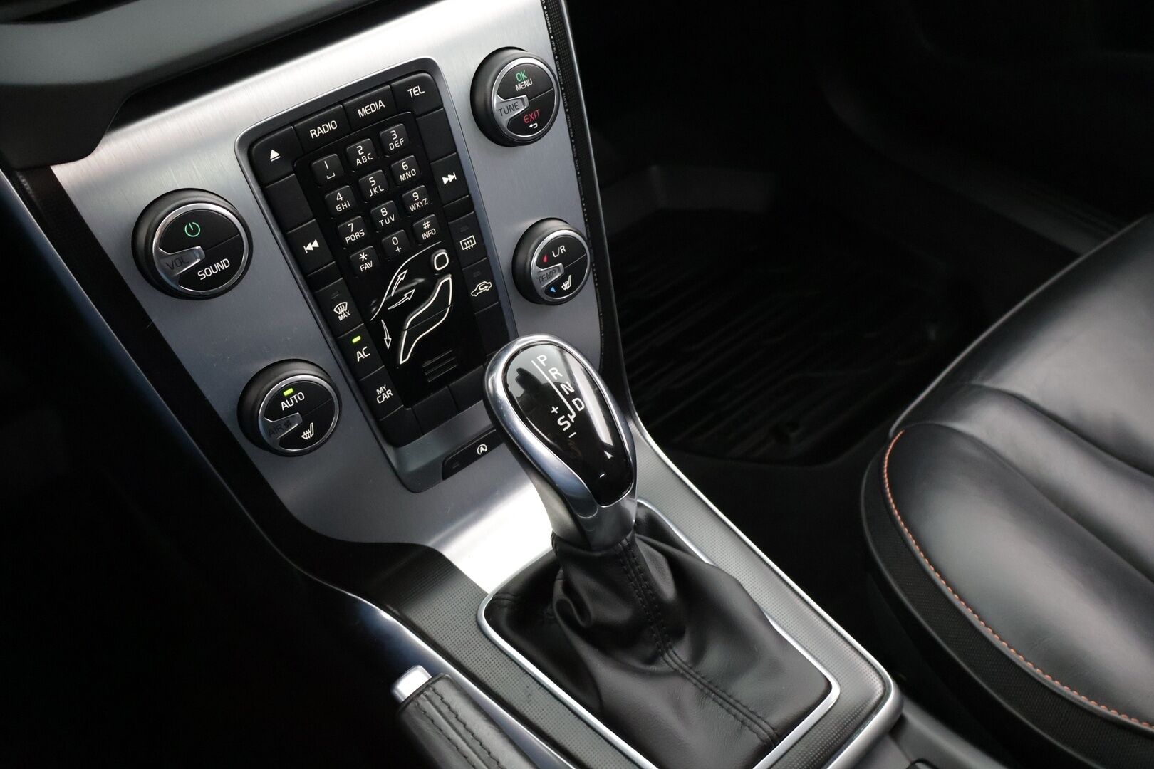 Volvo V40 2014 D2 Ocean Race aut * Suomi-auto / Koukku / 2x Alumiinivanteet, Lähes uudet Nokian nastat! - Suomi-auto / Koukku / 2x Alumiinivanteet, Lähes uudet Nokian nastat! 