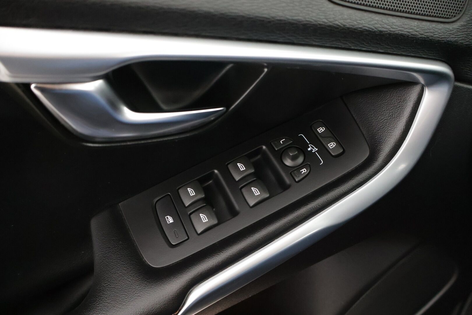 Volvo V40 2014 D2 Ocean Race aut * Suomi-auto / Koukku / 2x Alumiinivanteet, Lähes uudet Nokian nastat! - Suomi-auto / Koukku / 2x Alumiinivanteet, Lähes uudet Nokian nastat! 