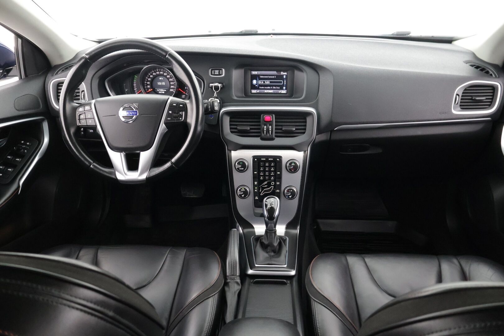 Volvo V40 2014 D2 Ocean Race aut * Suomi-auto / Koukku / 2x Alumiinivanteet, Lähes uudet Nokian nastat! - Suomi-auto / Koukku / 2x Alumiinivanteet, Lähes uudet Nokian nastat! 