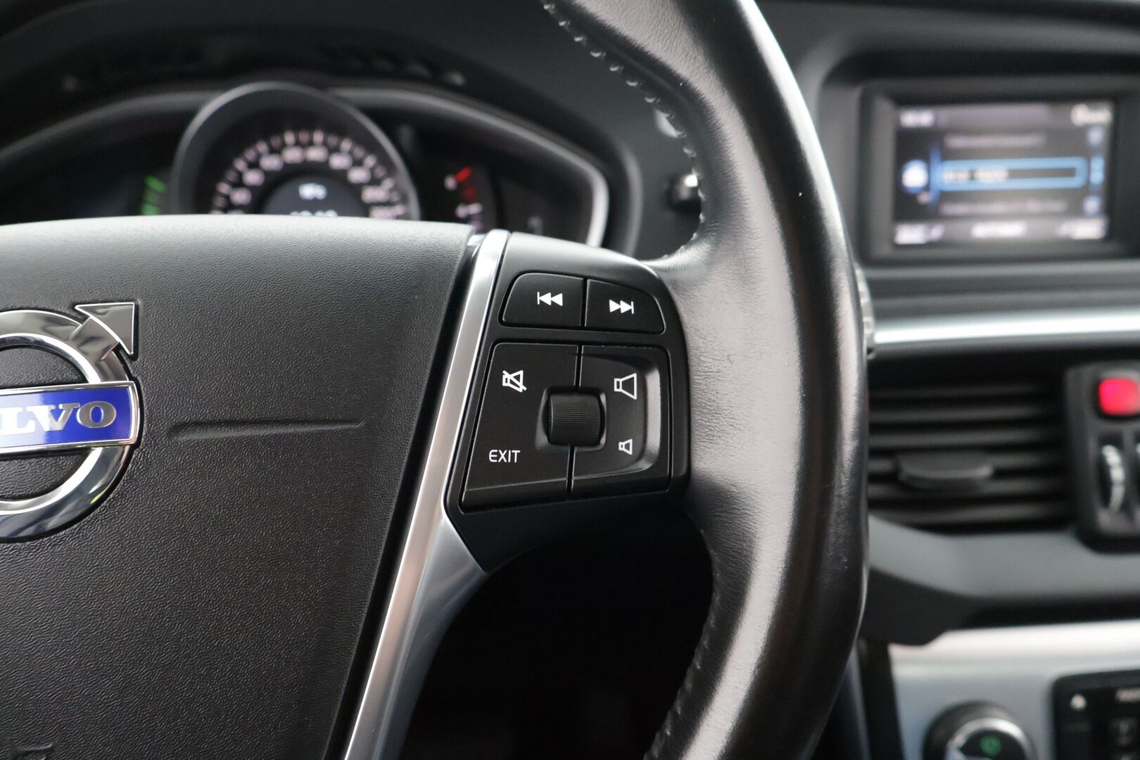 Volvo V40 2014 D2 Ocean Race aut * Suomi-auto / Koukku / 2x Alumiinivanteet, Lähes uudet Nokian nastat! - Suomi-auto / Koukku / 2x Alumiinivanteet, Lähes uudet Nokian nastat! 