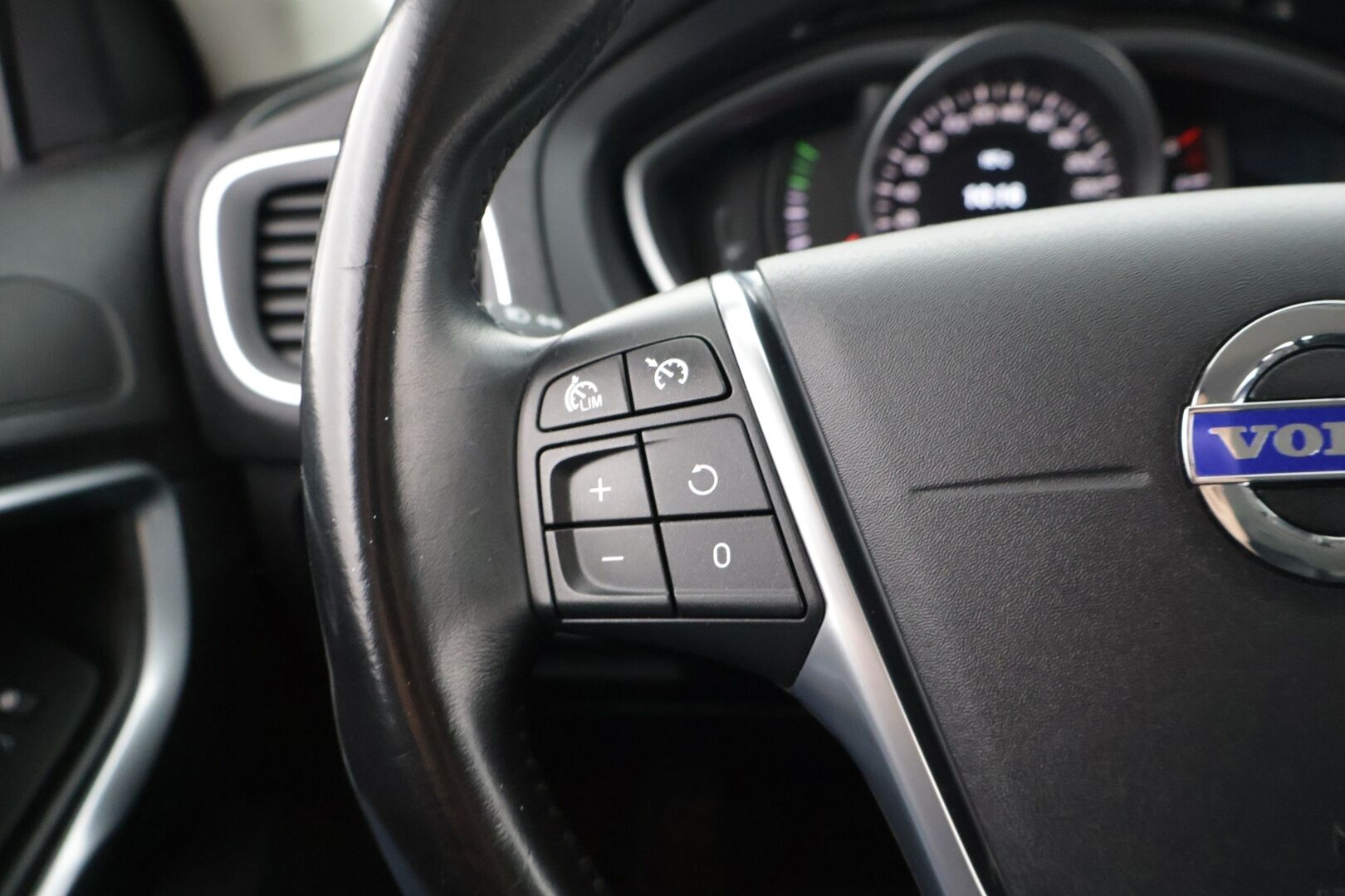 Volvo V40 2014 D2 Ocean Race aut * Suomi-auto / Koukku / 2x Alumiinivanteet, Lähes uudet Nokian nastat! - Suomi-auto / Koukku / 2x Alumiinivanteet, Lähes uudet Nokian nastat! 