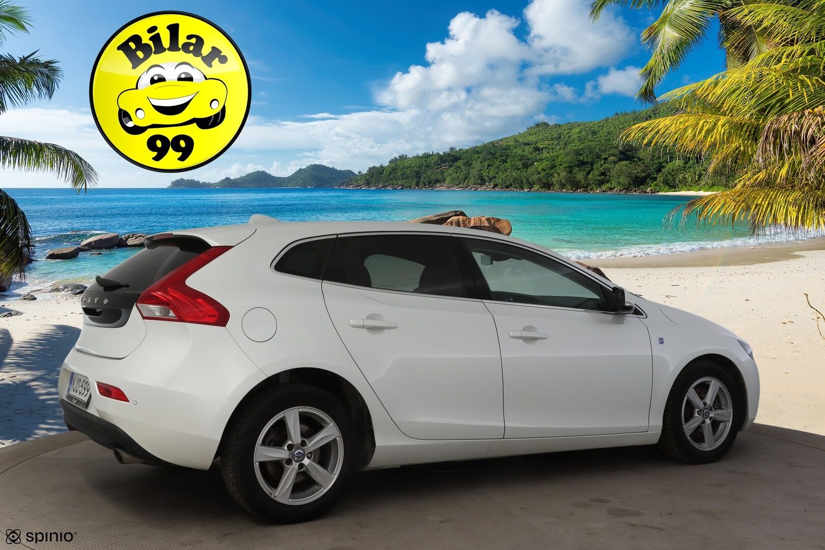 Volvo V40 2015 T2 Ocean Race * 1.Om Suomi-auto / Vakkari / P.tutka / Puolinahat / Kaarrevalot * - Kahdet renkaat aluvanteilla