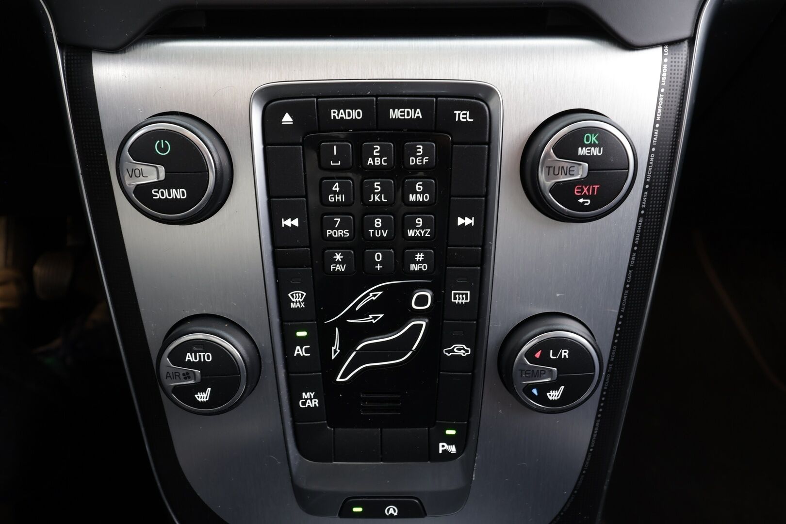 Volvo V40 2015 T2 Ocean Race * 1.Om Suomi-auto / Vakkari / P.tutka / Puolinahat / Kaarrevalot * - Kahdet renkaat aluvanteilla - HULLU BLACKWEEK KORKOTARJOUS 2,49%