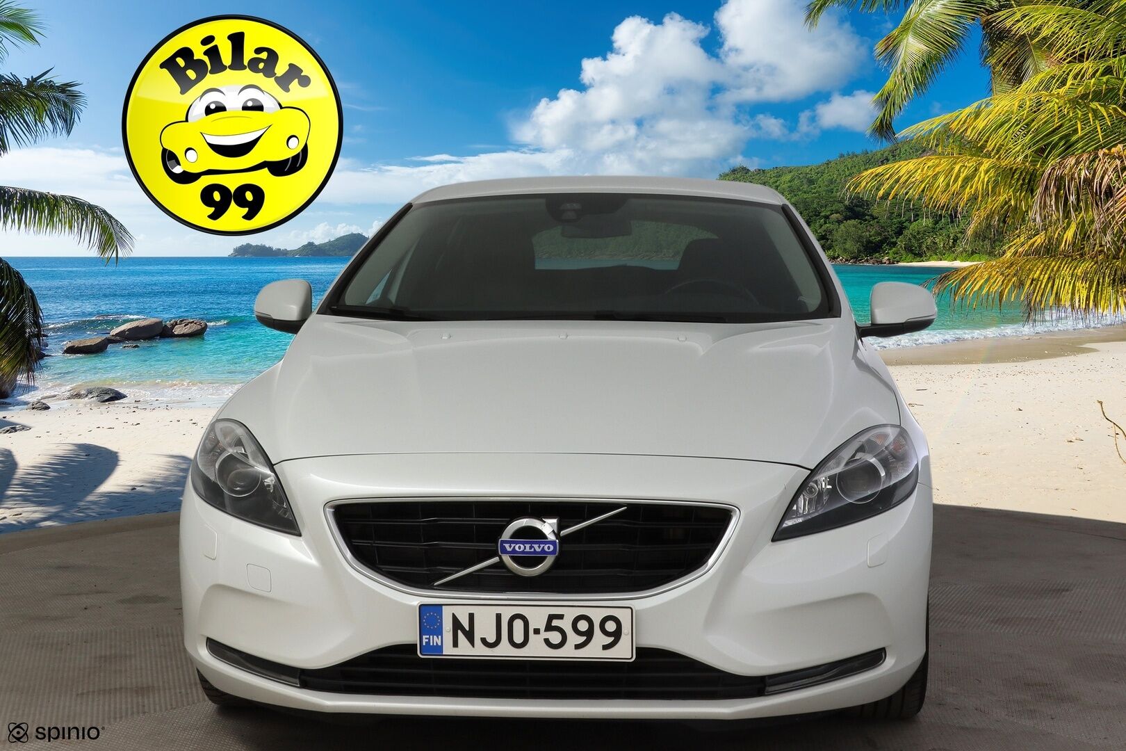 Volvo V40 2015 T2 Ocean Race * 1.Om Suomi-auto / Vakkari / P.tutka / Puolinahat / Kaarrevalot * - Kahdet renkaat aluvanteilla