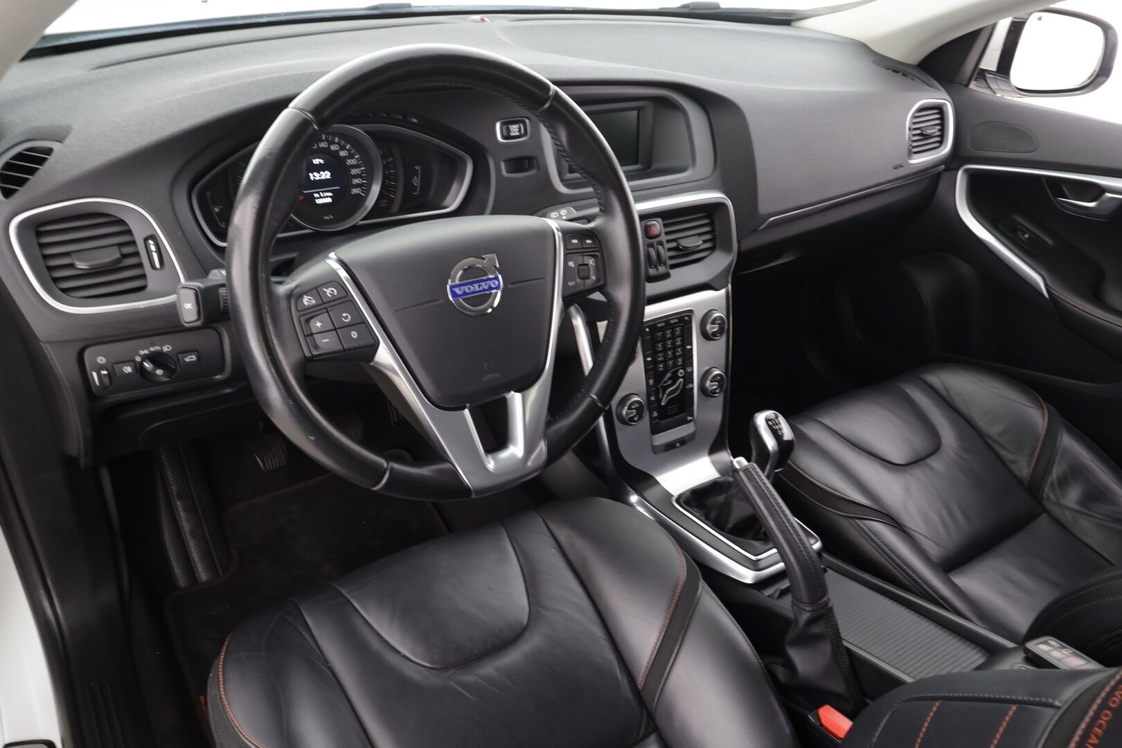 Volvo V40 2015 T2 Ocean Race * 1.Om Suomi-auto / Vakkari / P.tutka / Puolinahat / Kaarrevalot * - Kahdet renkaat aluvanteilla - HULLU BLACKWEEK KORKOTARJOUS 2,49%