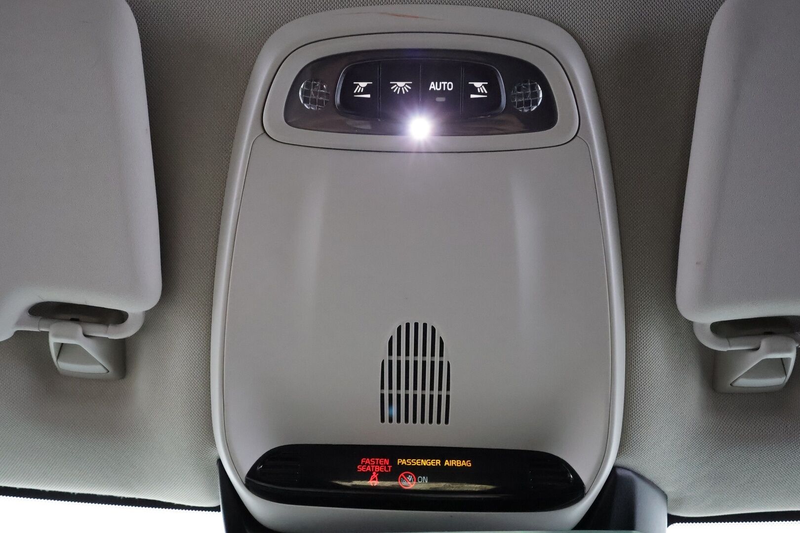 Volvo V40 2015 T2 Ocean Race * 1.Om Suomi-auto / Vakkari / P.tutka / Puolinahat / Kaarrevalot * - Kahdet renkaat aluvanteilla