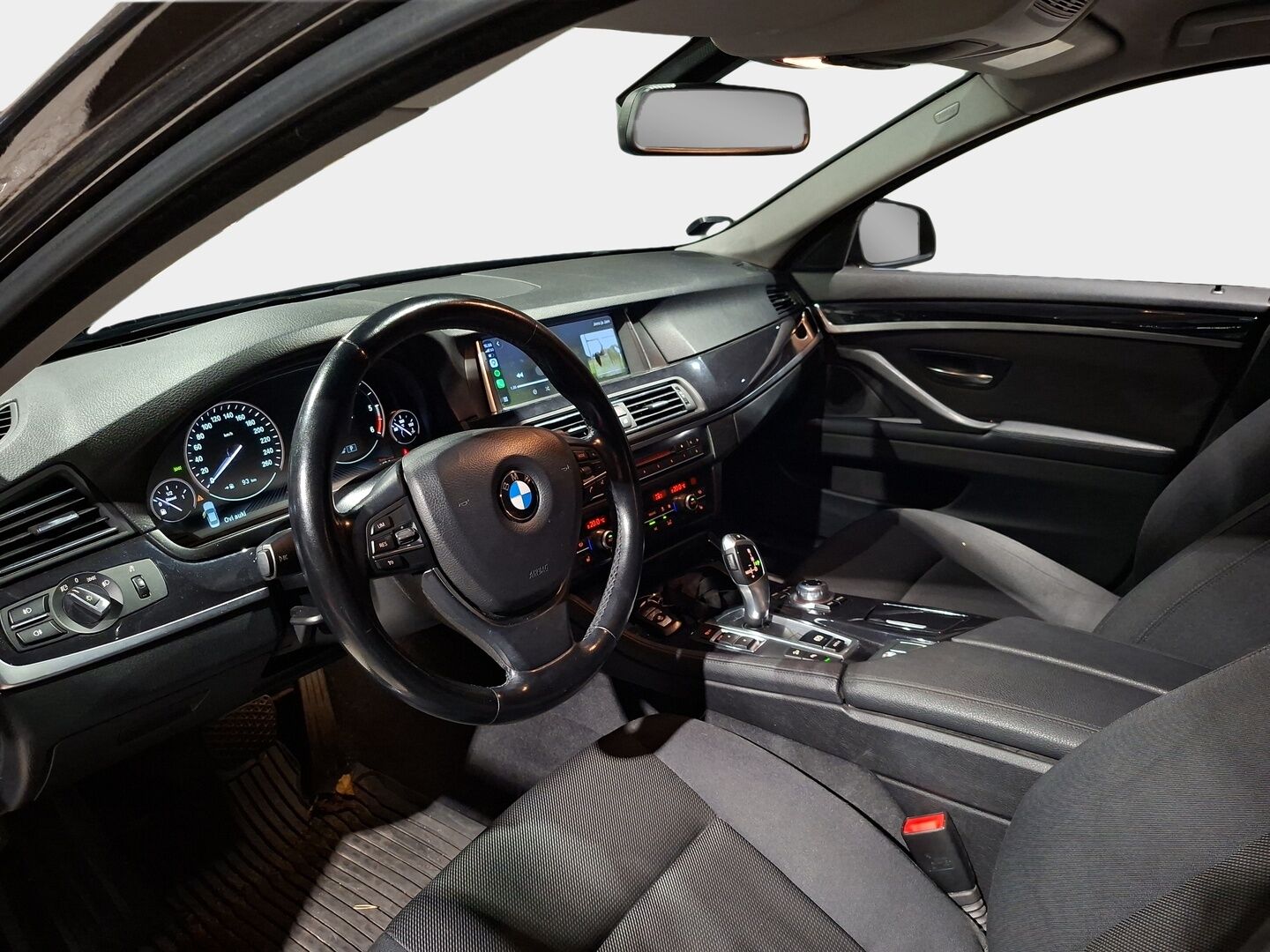 BMW 520 2015 F10 Sedan 520d TwinPower Turbo A Limited xDrive Edition - Xenon / Ratinlämmitin / Apple carplay ja android auto / Hyvällä historialla!
