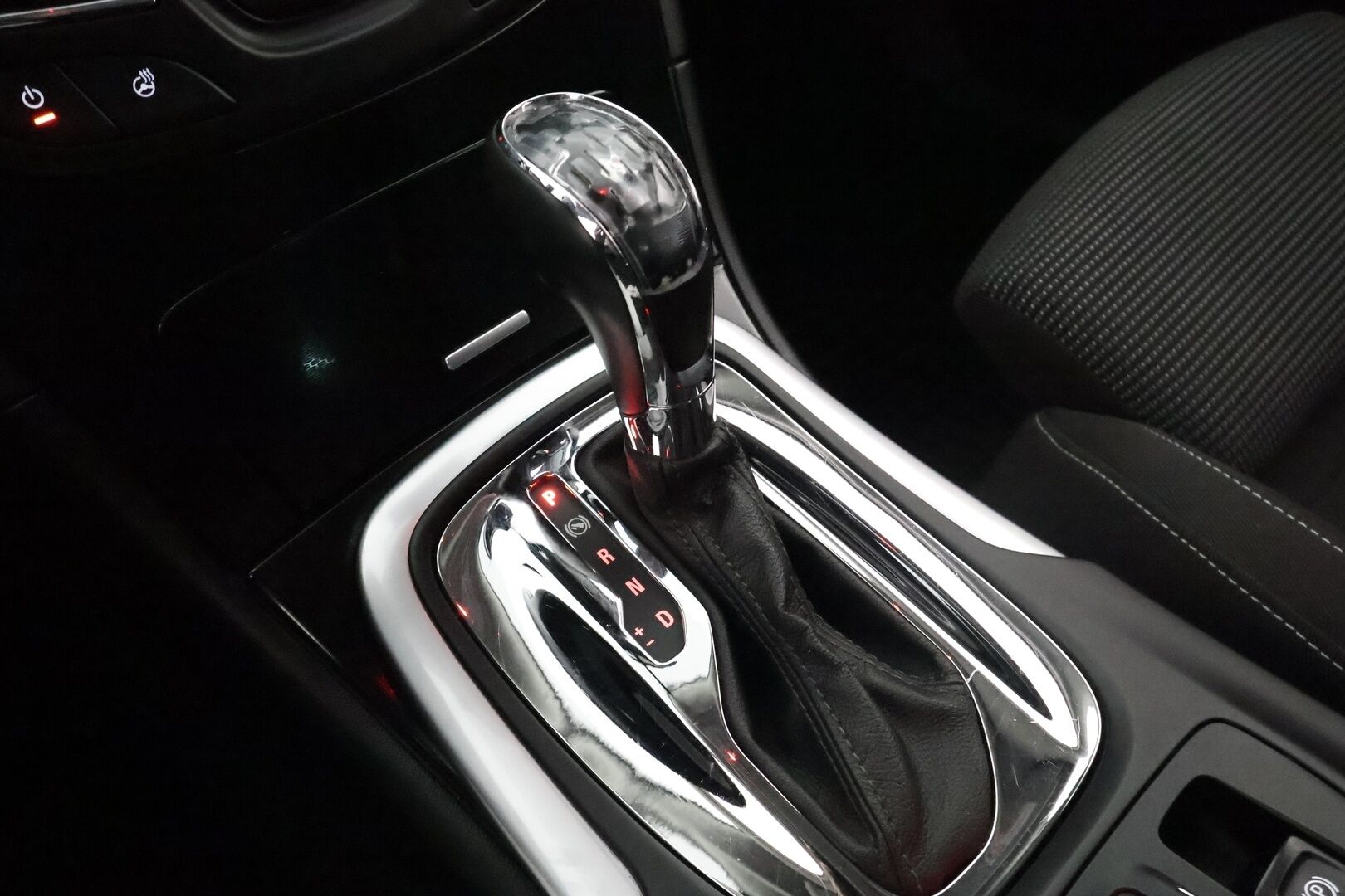 Opel Insignia 2014 2.0 CDTI Sports Tourer 120kw AT6 *Sporttipenkit / Lohko / Xenon / Ratinlämmitin/ Keyless / Vakkari* - Suomi-Auto / Kahdet vanteet / Säännöllinen huoltohistoria / Viimeisin huolto 211tkm - HULLU BLACKWEEK KORKOTARJOUS 2,49%