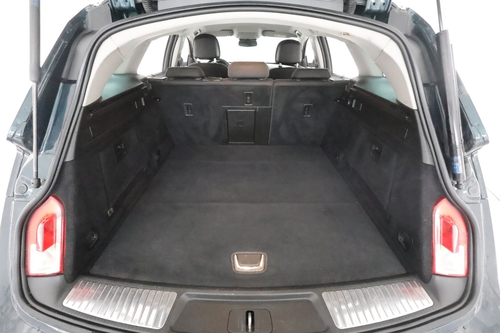 Opel Insignia 2014 2.0 CDTI Sports Tourer 120kw AT6 *Sporttipenkit / Lohko / Xenon / Ratinlämmitin/ Keyless / Vakkari* - Suomi-Auto / Kahdet vanteet / Säännöllinen huoltohistoria / Viimeisin huolto 211tkm - HULLU BLACKWEEK KORKOTARJOUS 2,49%