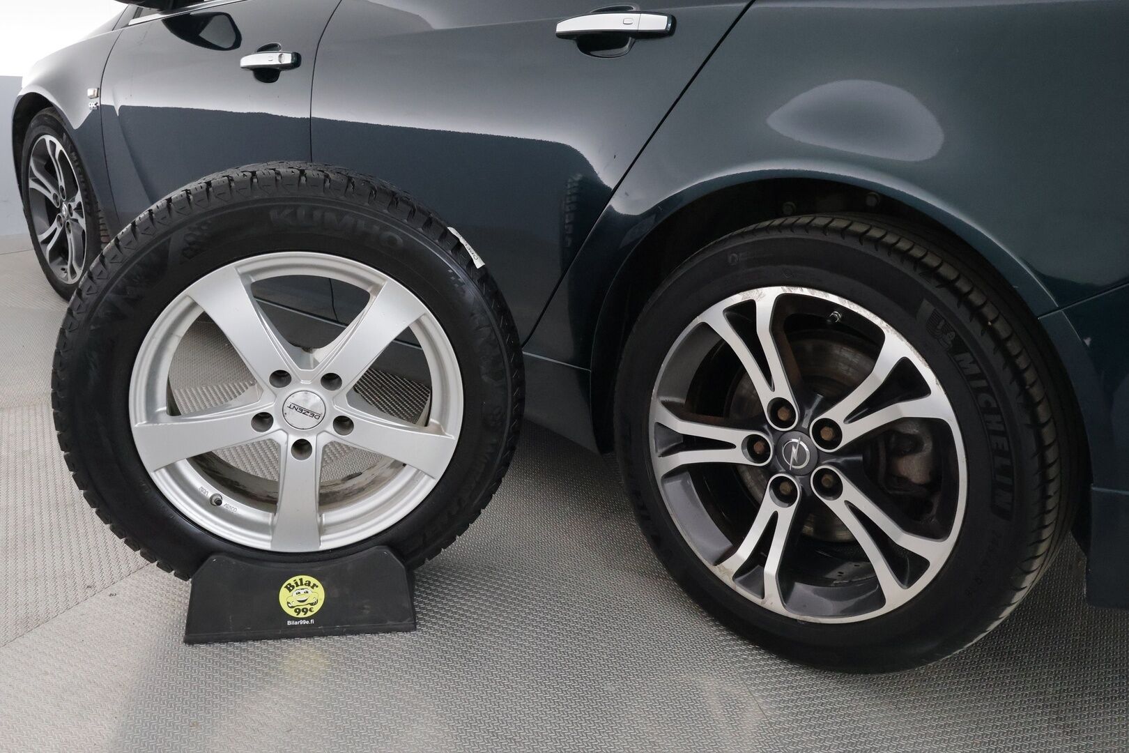 Opel Insignia 2014 2.0 CDTI Sports Tourer 120kw AT6 *Sporttipenkit / Lohko / Xenon / Ratinlämmitin/ Keyless / Vakkari* - Suomi-Auto / Kahdet vanteet / Säännöllinen huoltohistoria / Viimeisin huolto 211tkm - HULLU BLACKWEEK KORKOTARJOUS 2,49%